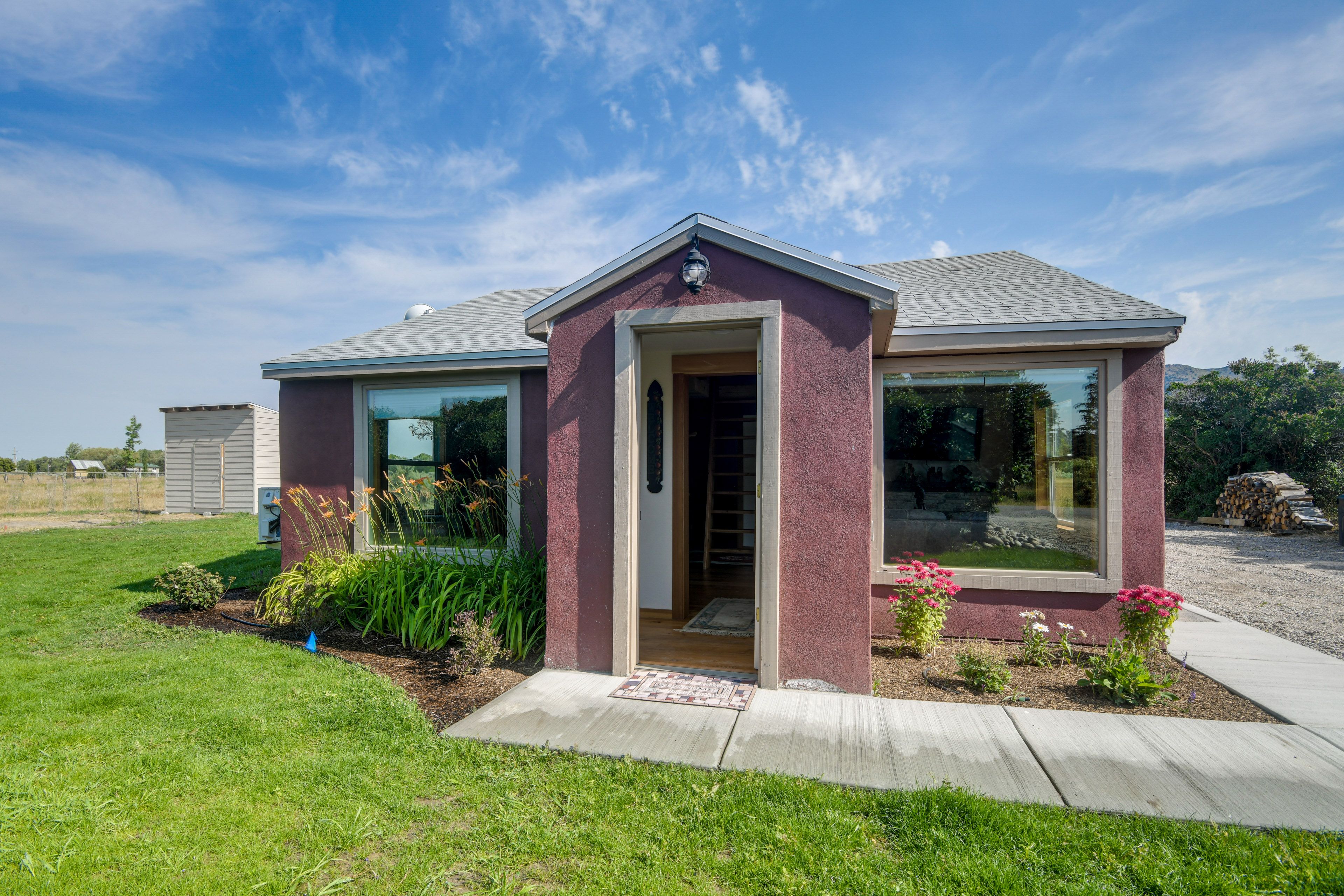 Property Exterior | Mountain Views