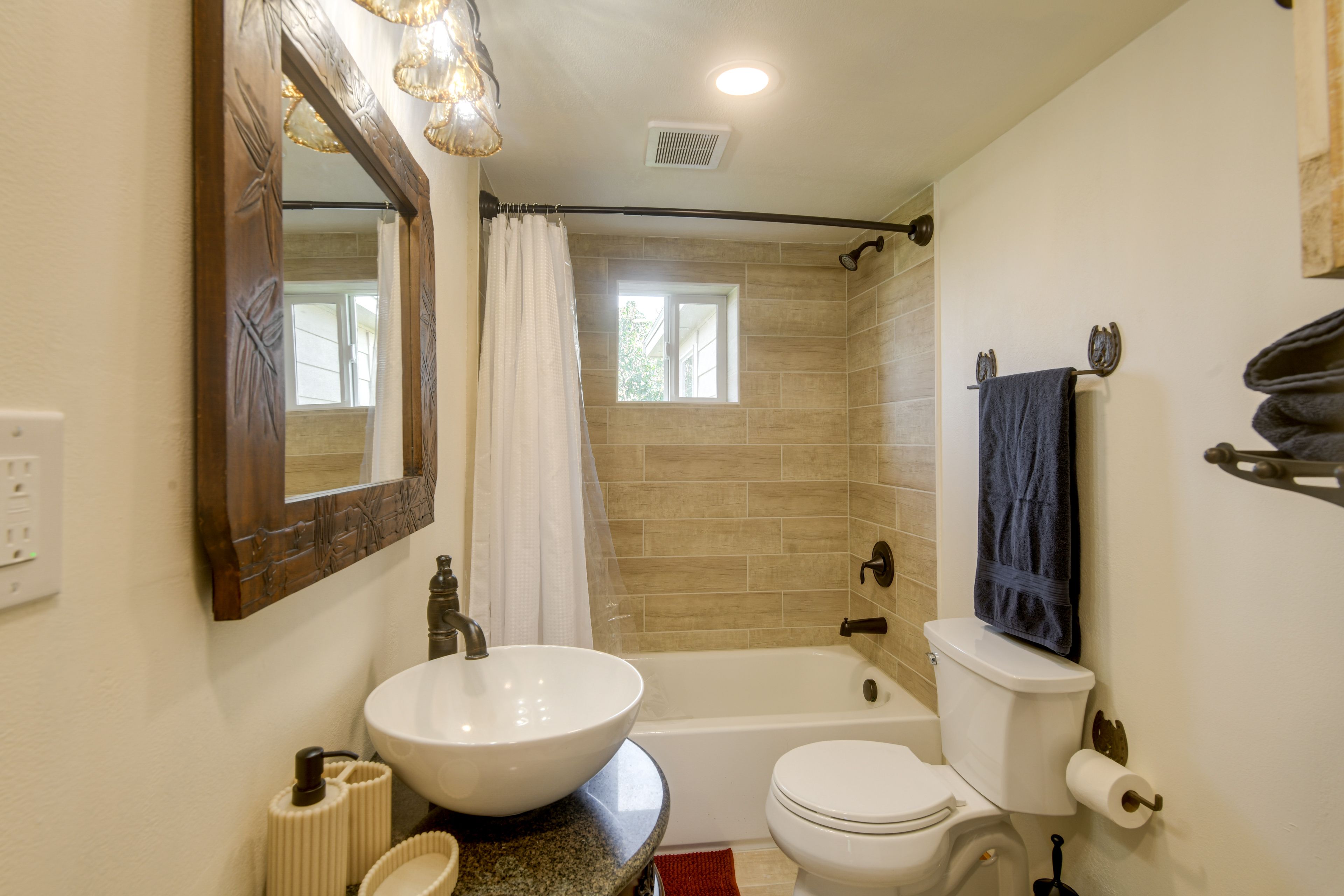 Full Bathroom | 1st Level