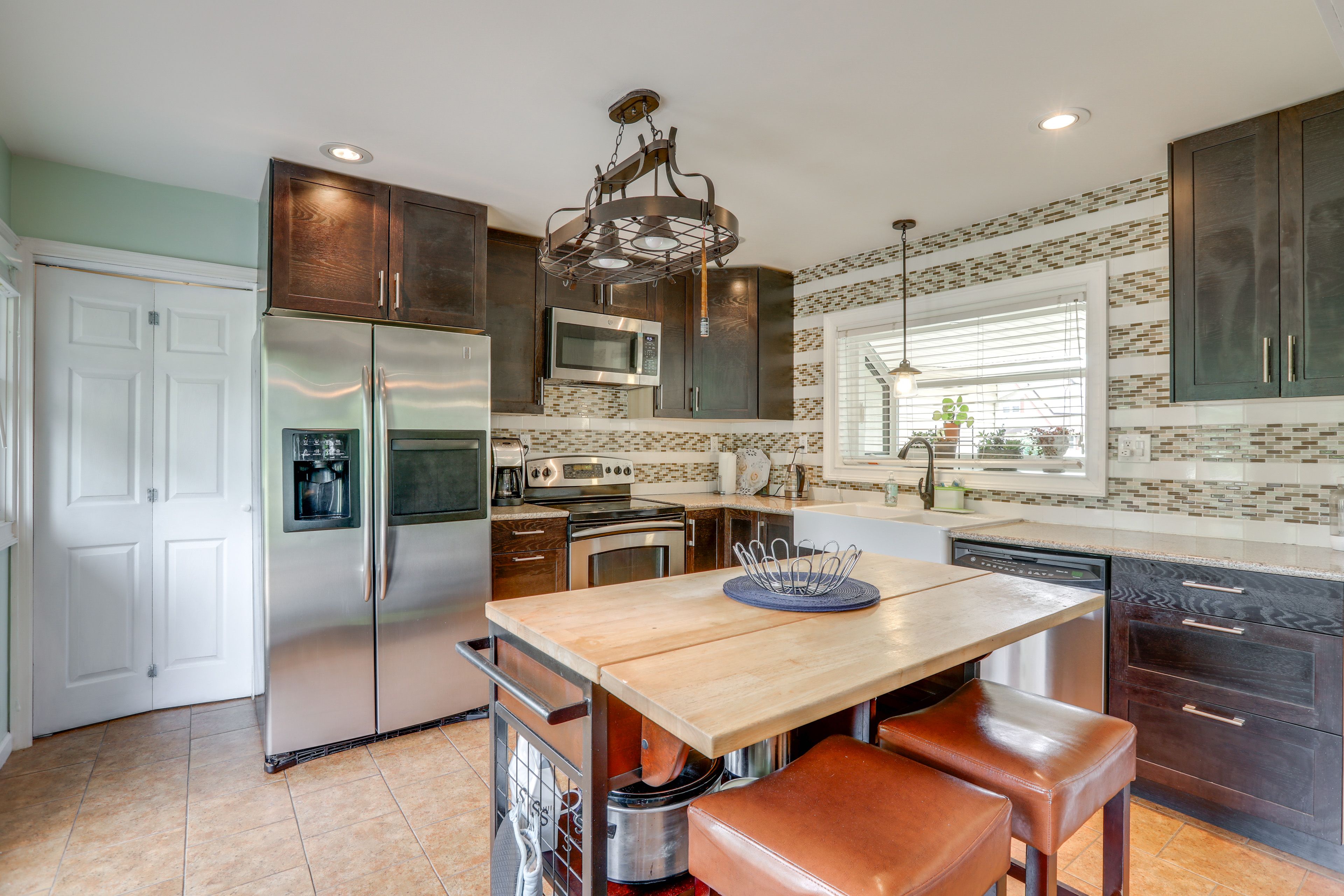 Kitchen | Dishwasher | Crockpot