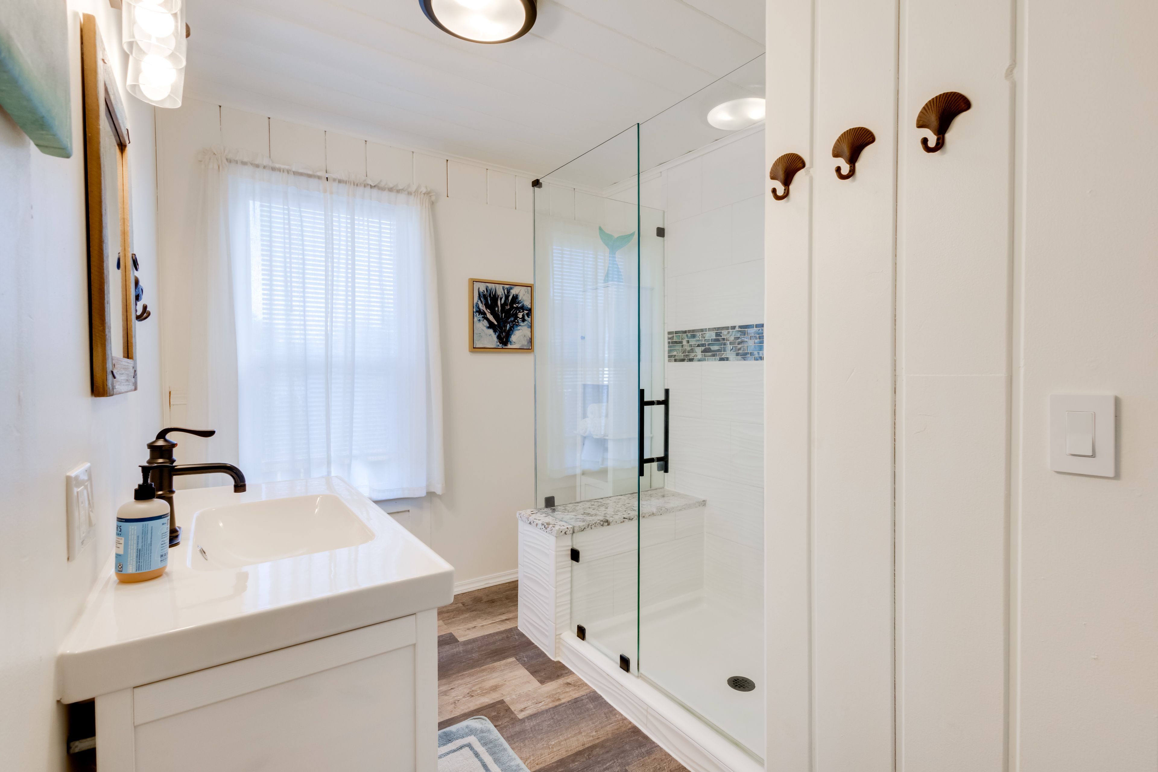Full Bathroom | 1st Floor