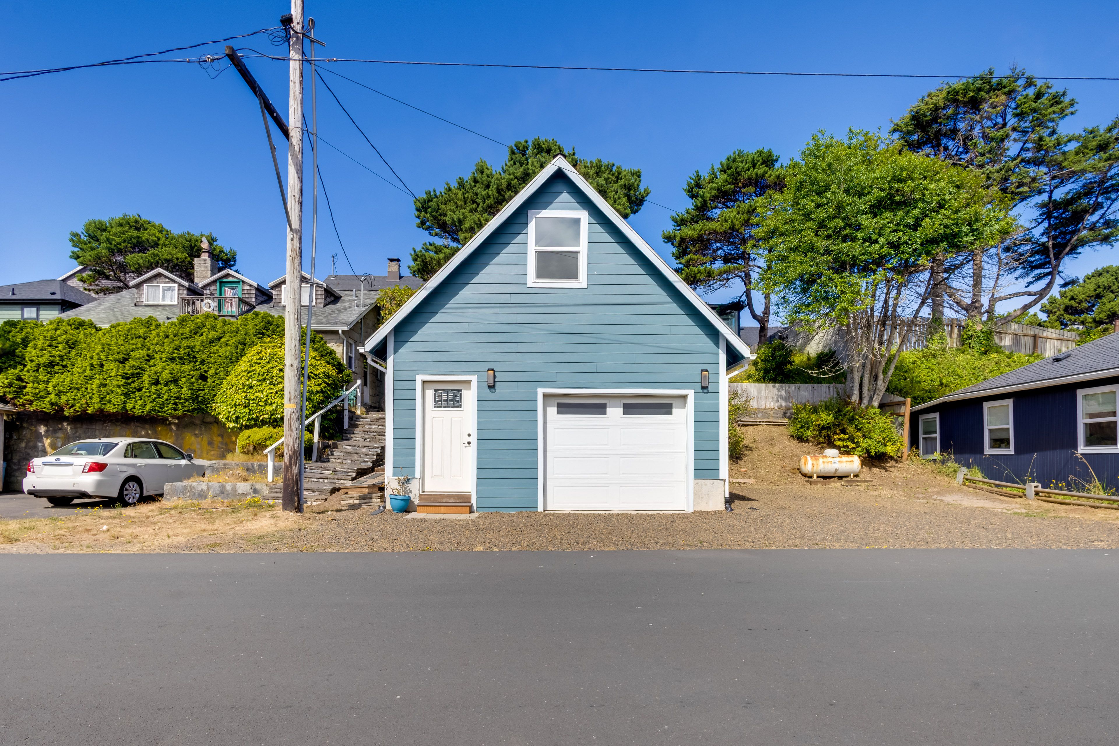 Driveway (3 Vehicles) | No Garage Access