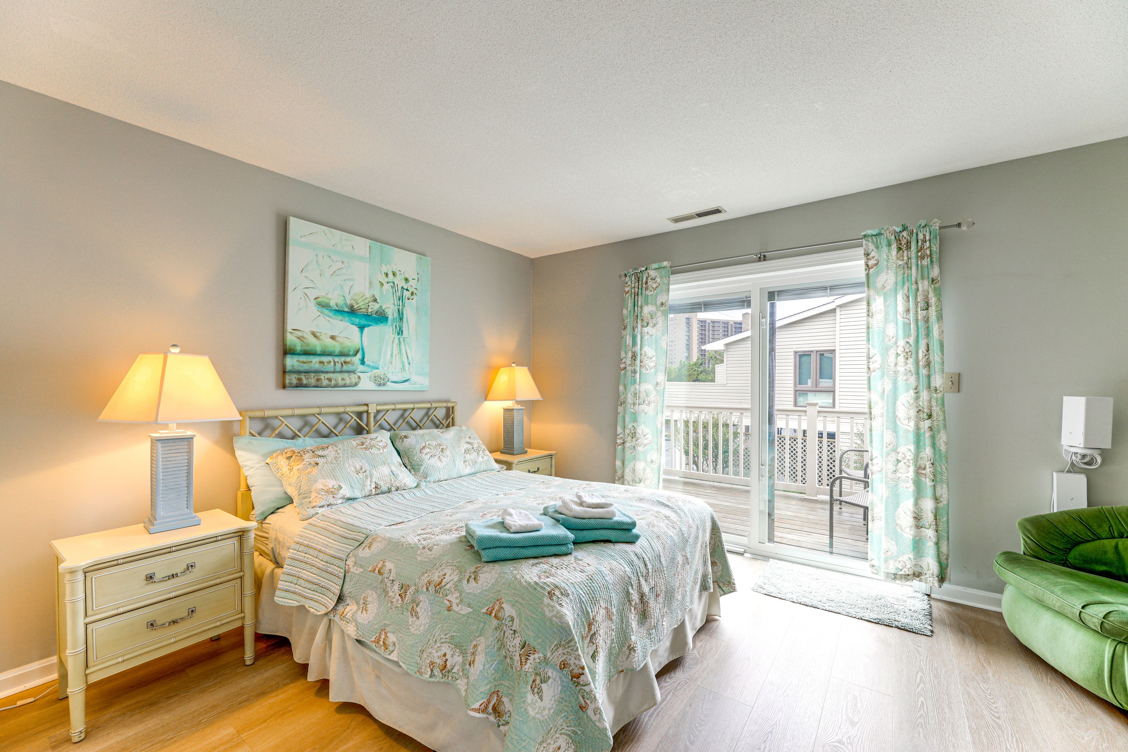 Bedroom 1 | 2nd Floor | Queen Bed | Smart TV | Deck Access | Linens Provided