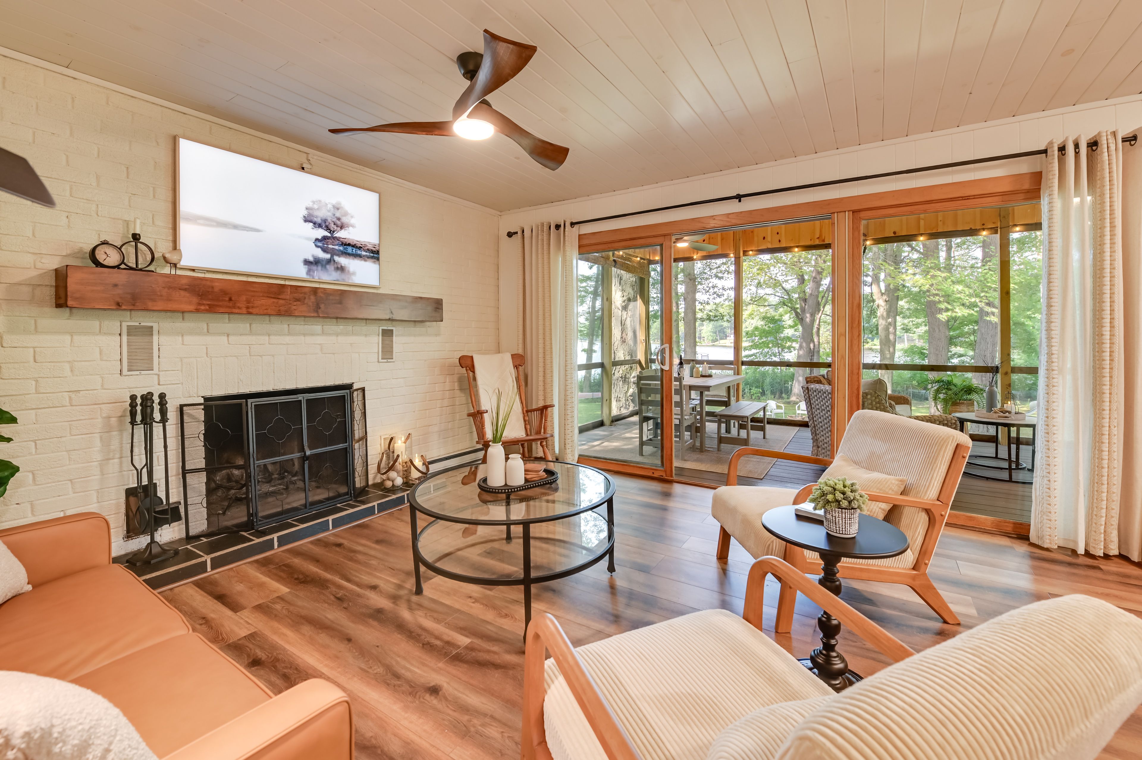 Living Room | Wood-Burning Fireplace | Smart TV | Free WiFi