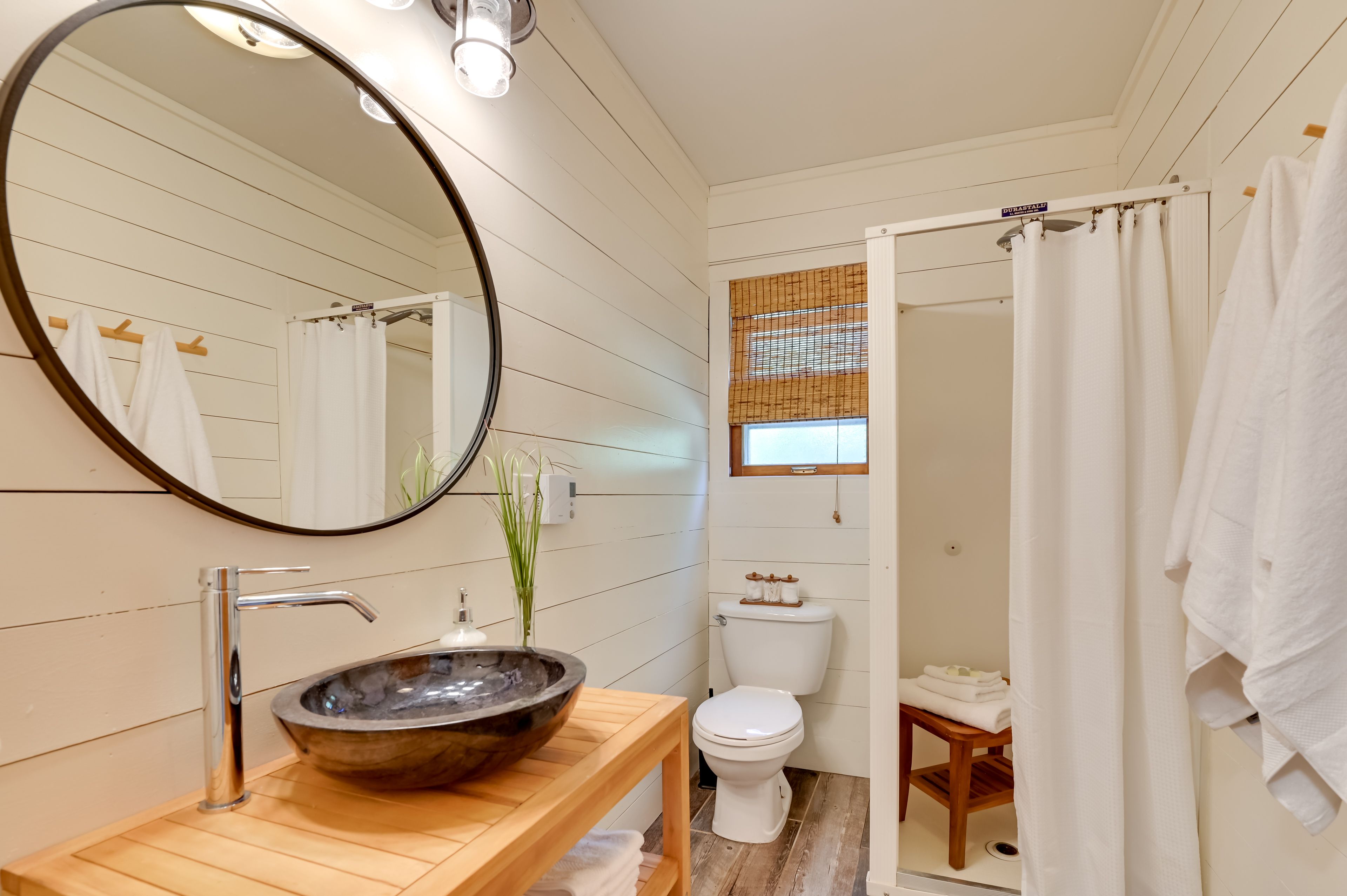Full Bathroom | Towels Provided | Complimentary Toiletries