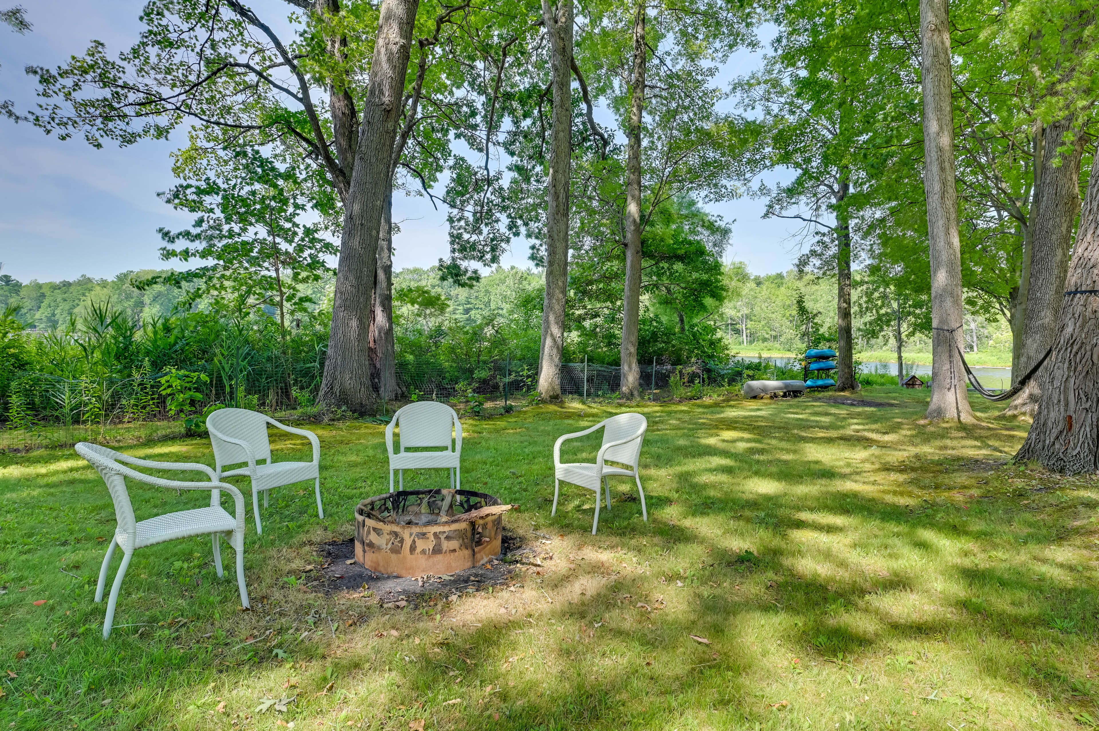 Private Yard | Wood-Burning Fire Pit | Dock | Kayaks & Canoes | Hammock