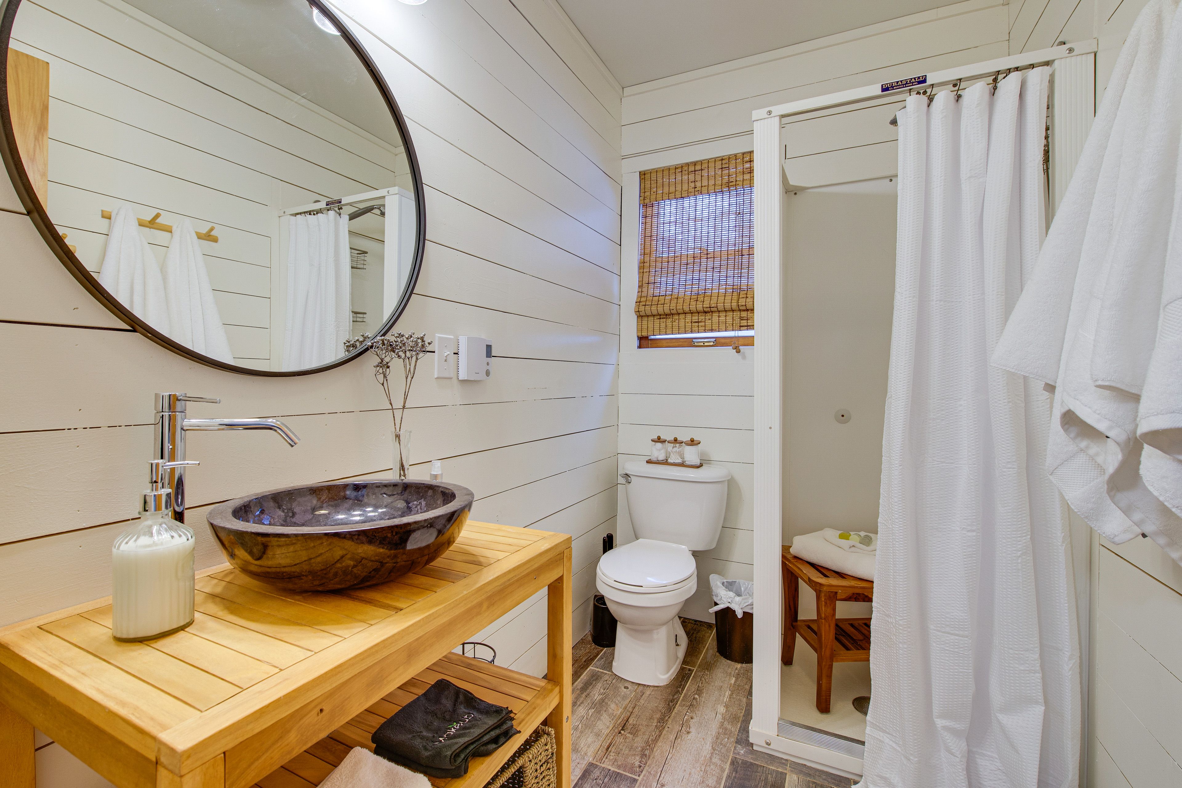 Full Bathroom | Towels Provided | Complimentary Toiletries