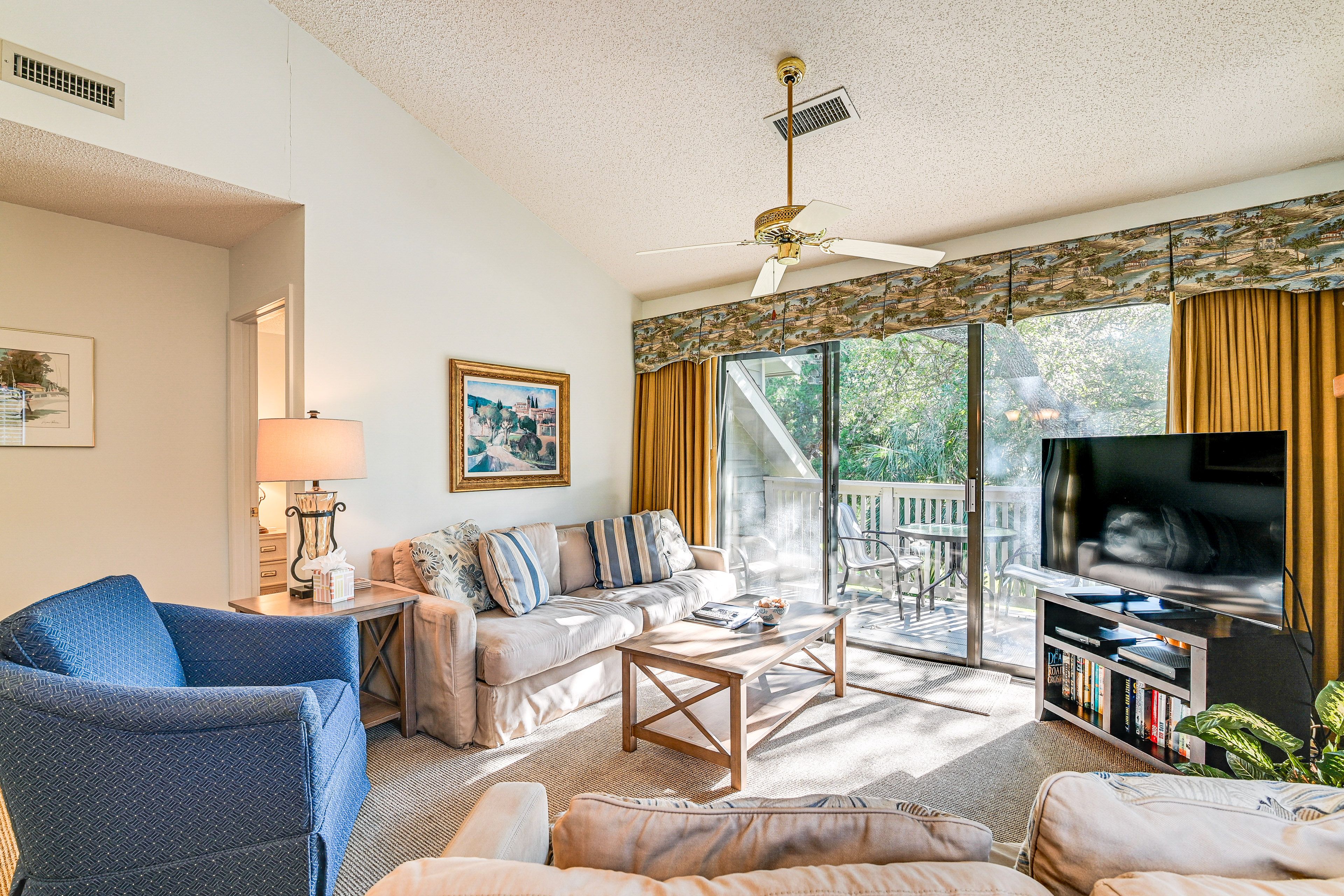 Living Room | Smart TV