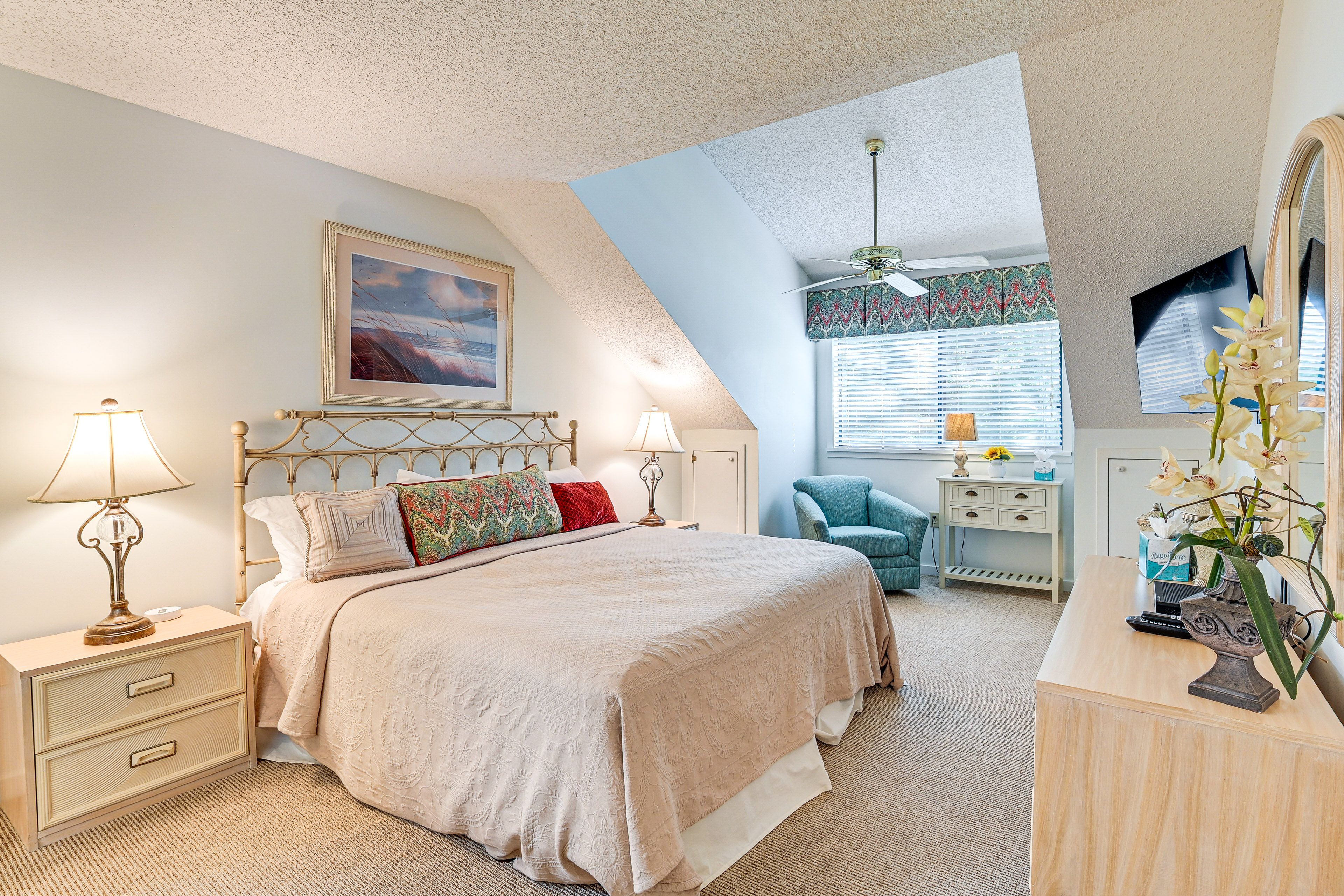 Bedroom 1 | King Bed | En-Suite Bathroom