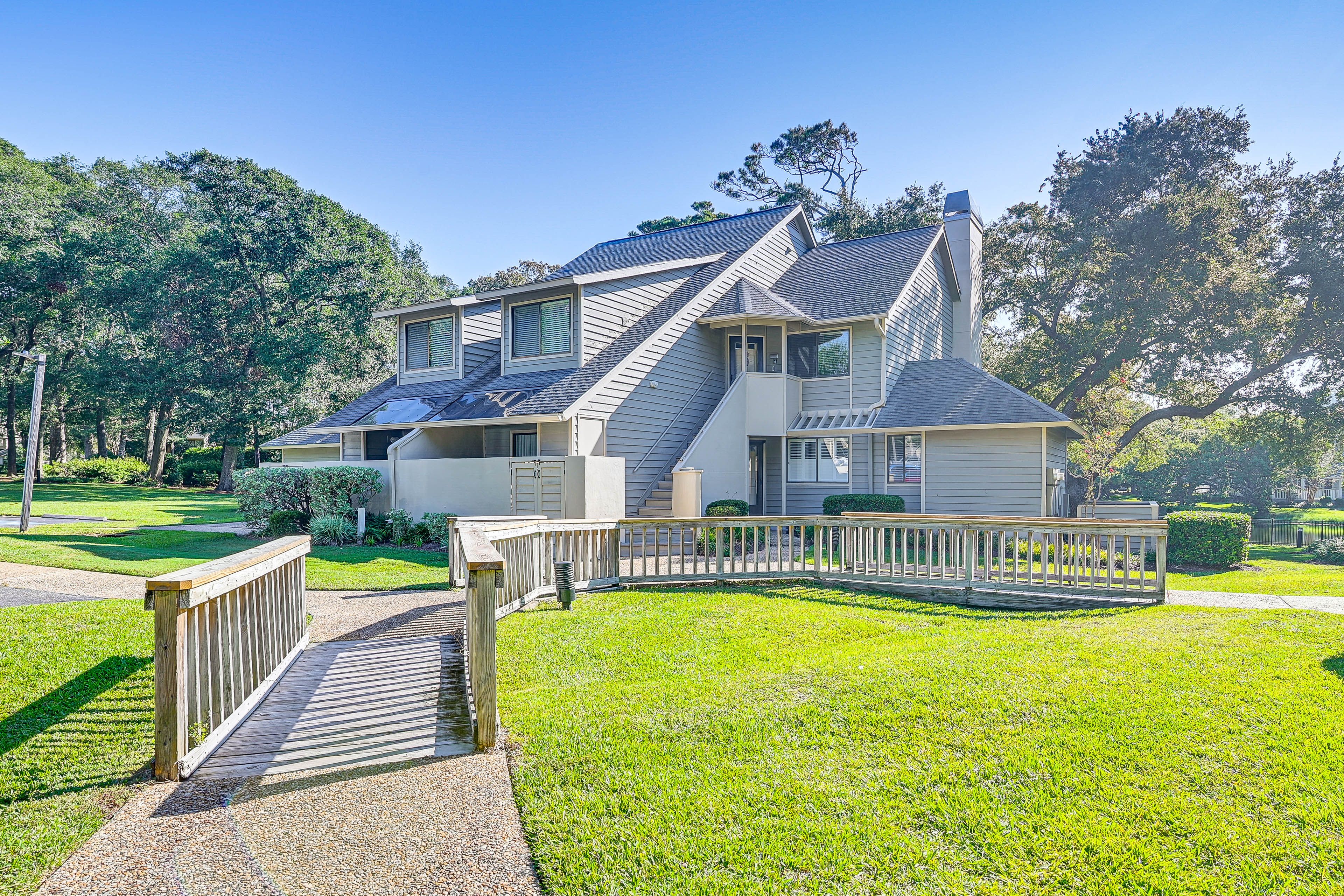 Exterior | Single-Story Unit | 2nd-Floor Condo