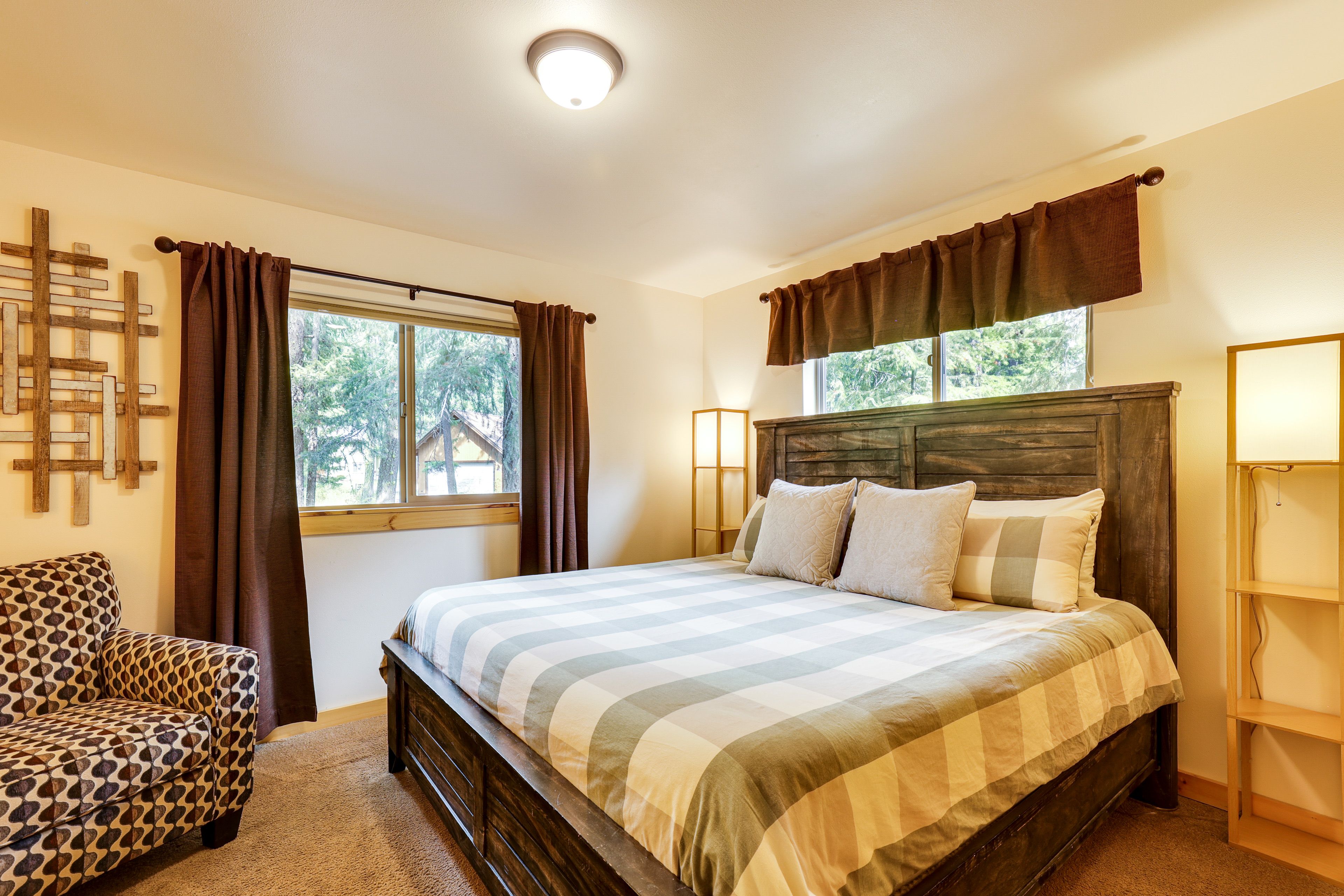 Bedroom 1 | 1st Floor | King Bed | Smart TV