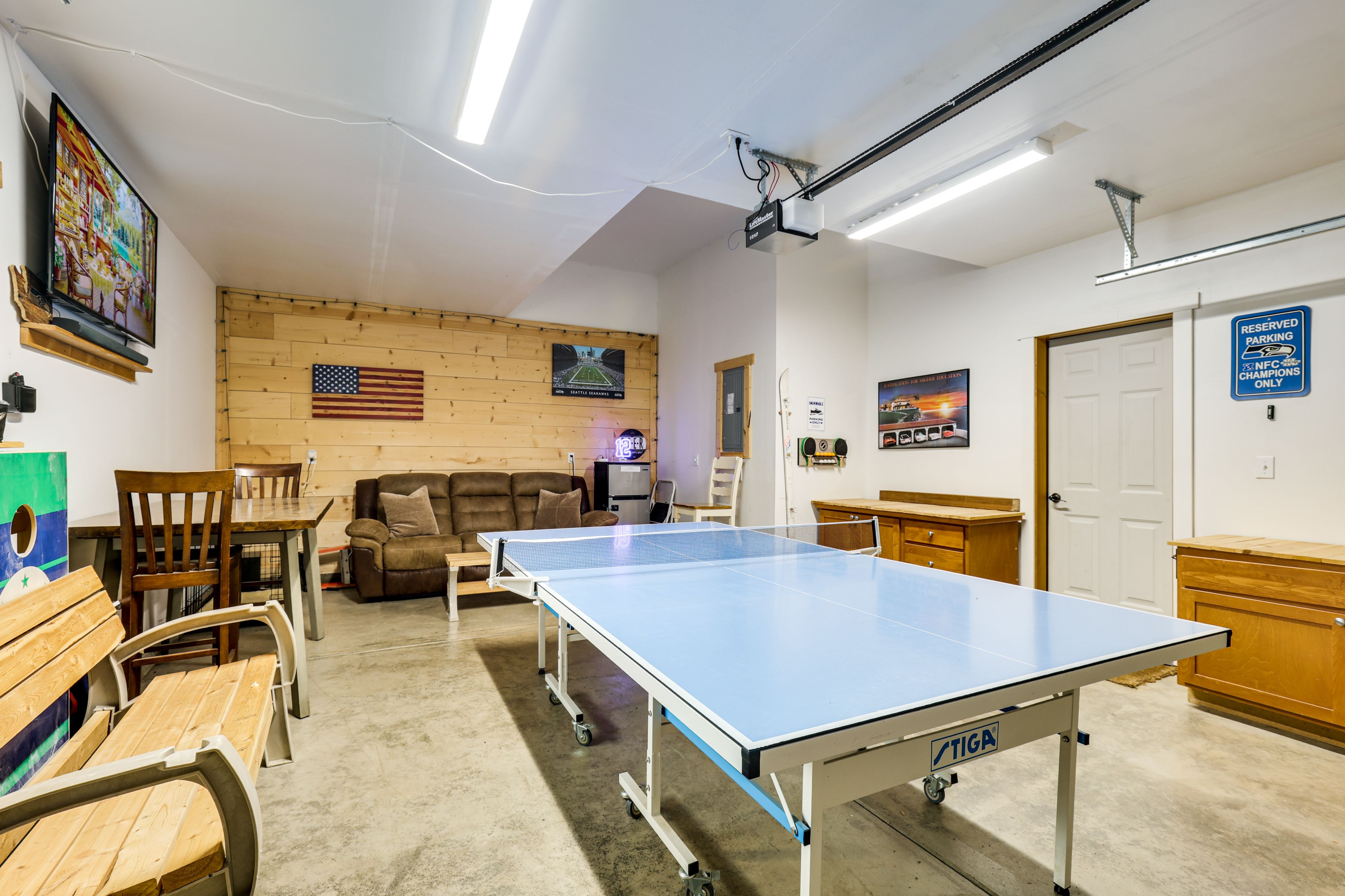 Garage | Game Room | Smart TV