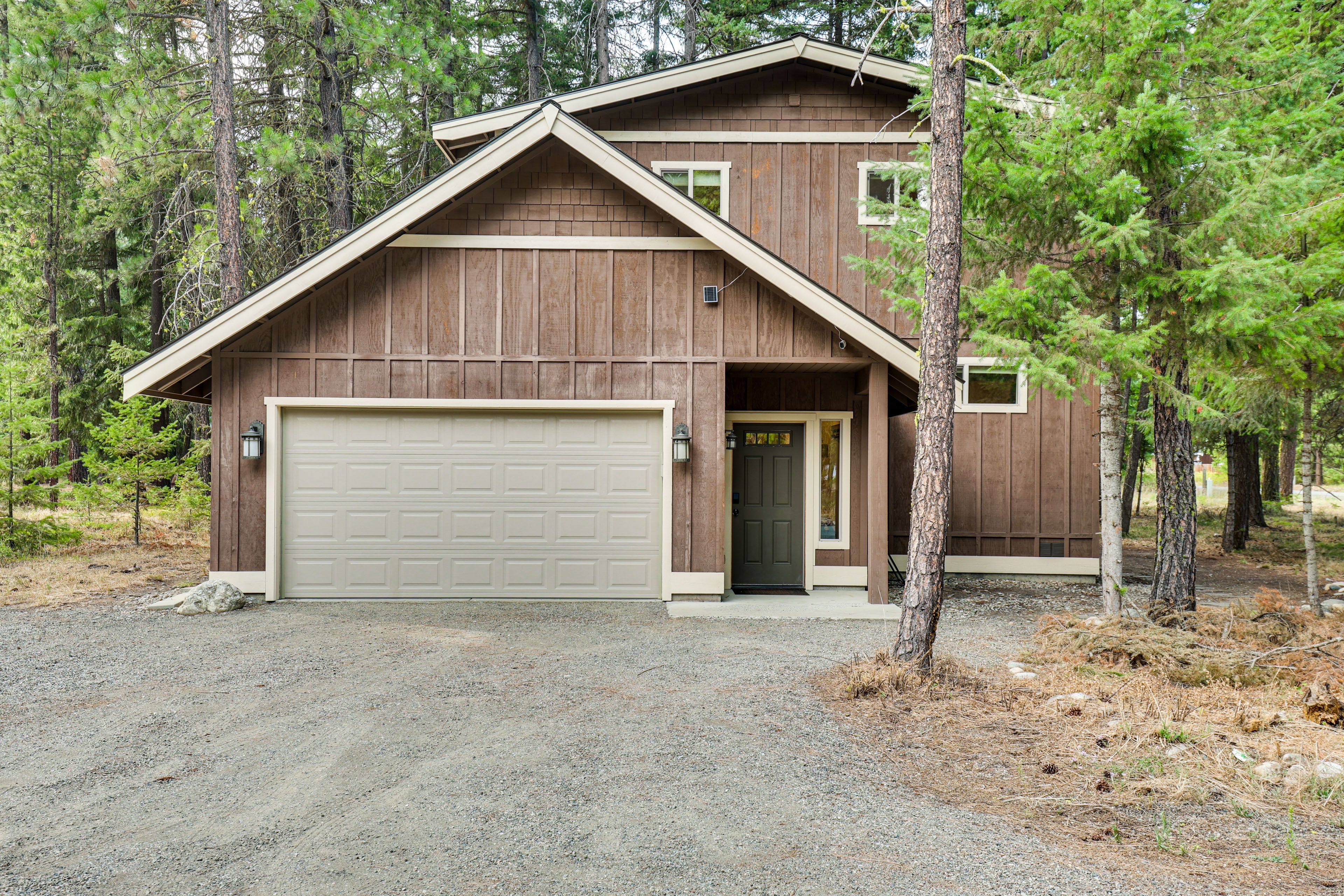 Parking | Driveway (3 Vehicles) | Trailer Parking Available