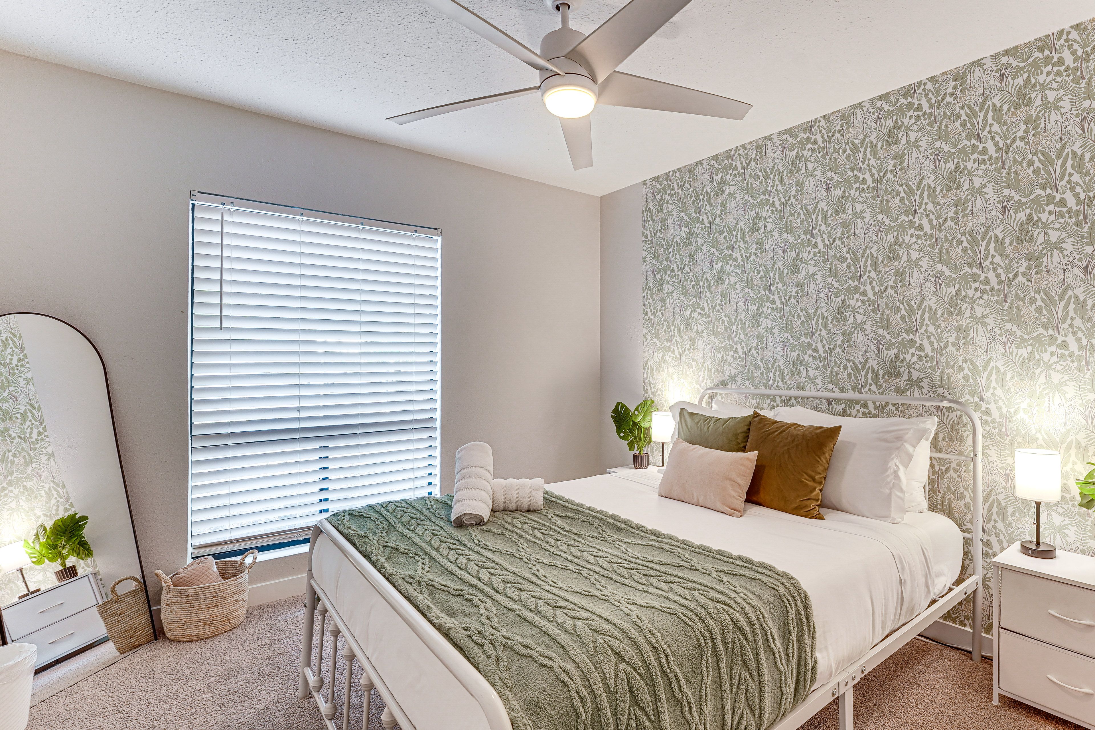 Bedroom 3 | Queen Bed