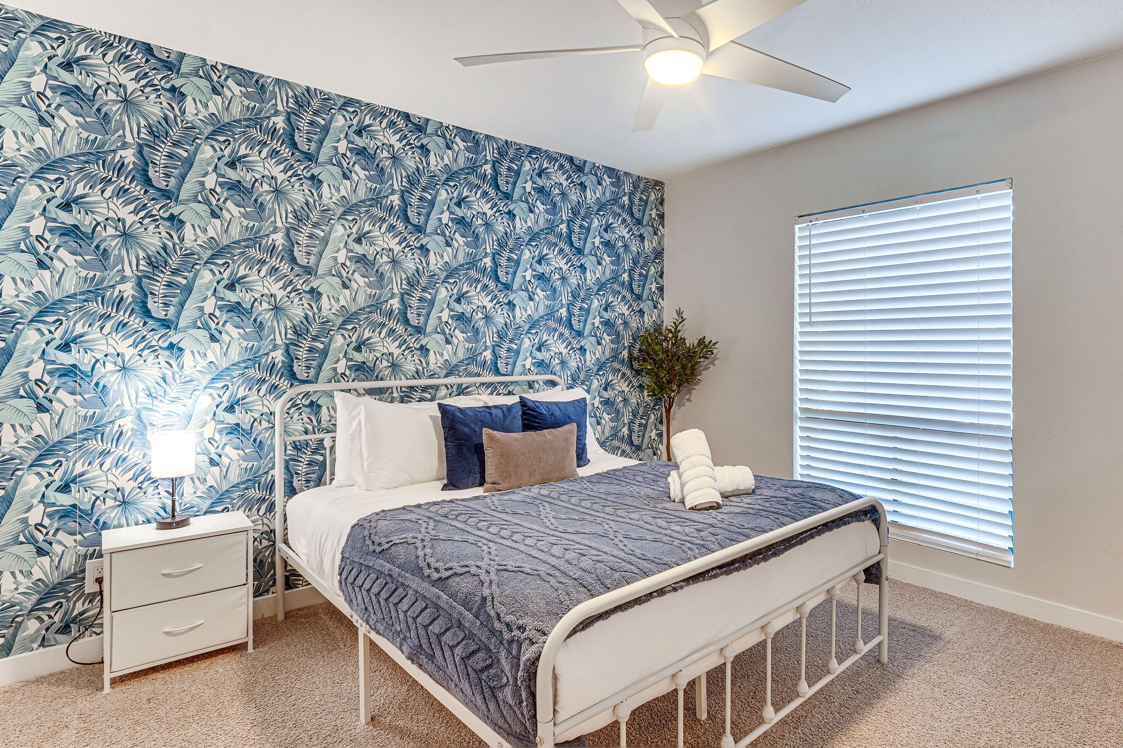 Bedroom 2 | Queen Bed