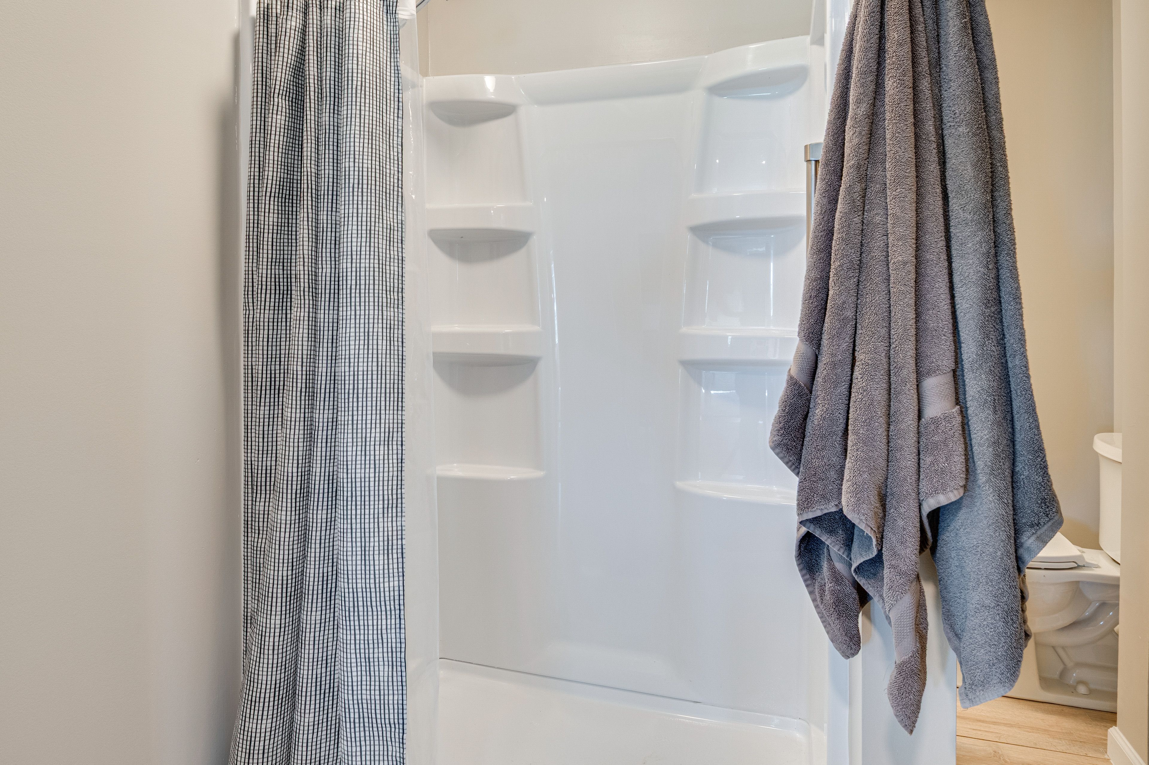 Full Bathroom | 1st Floor