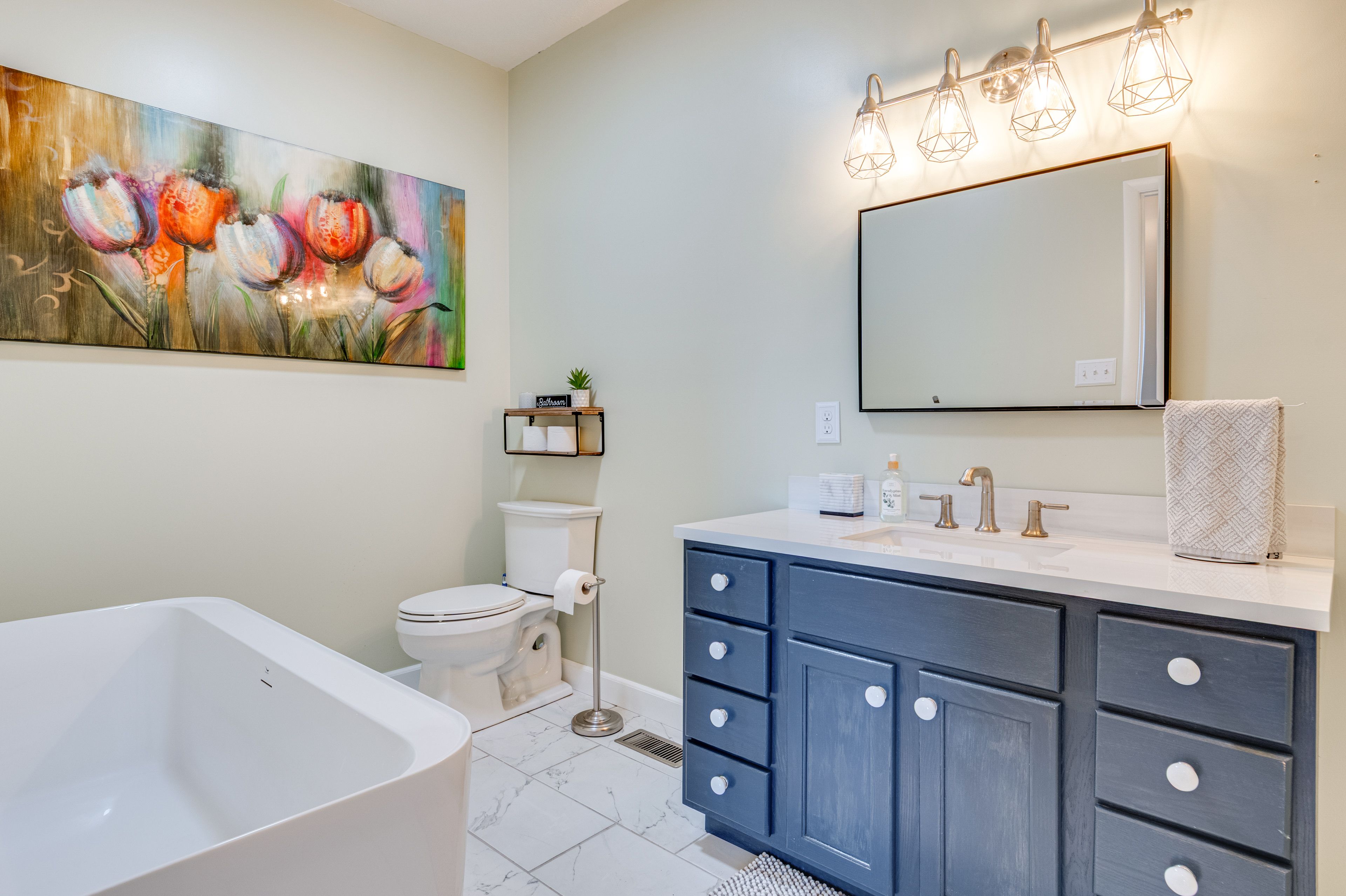 Full Bathroom | 2nd Floor