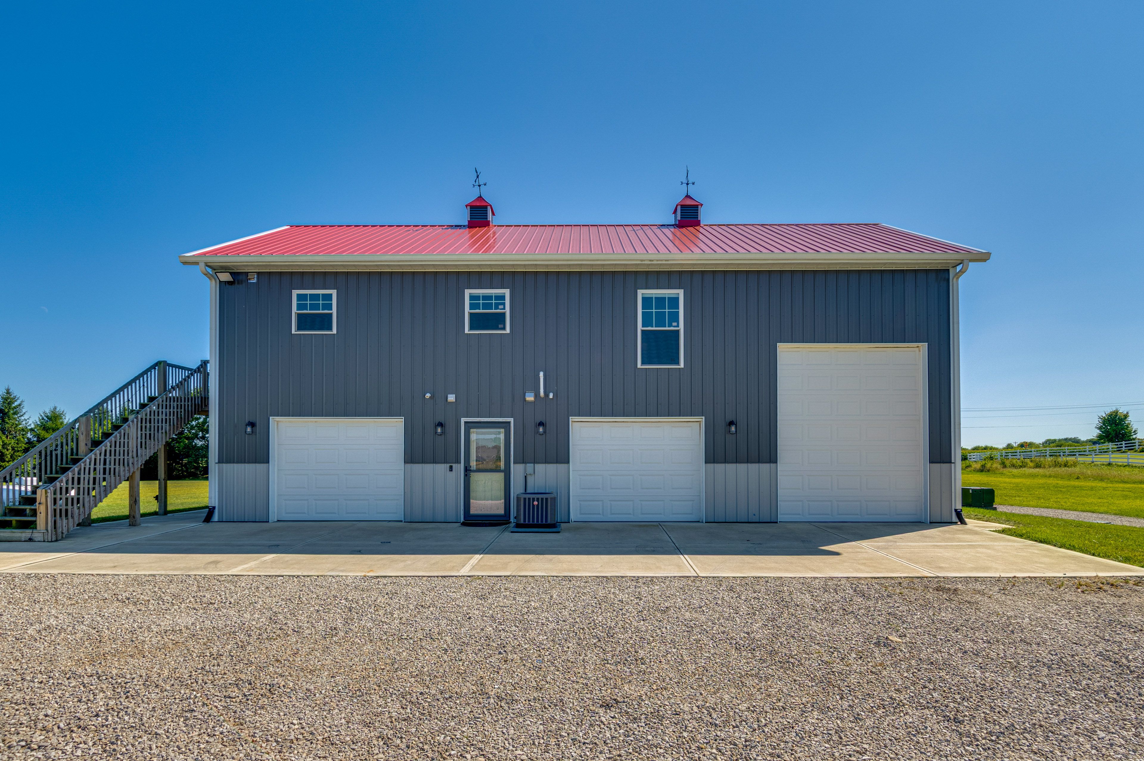 Parking | Gravel Driveway (6 Vehicles)
