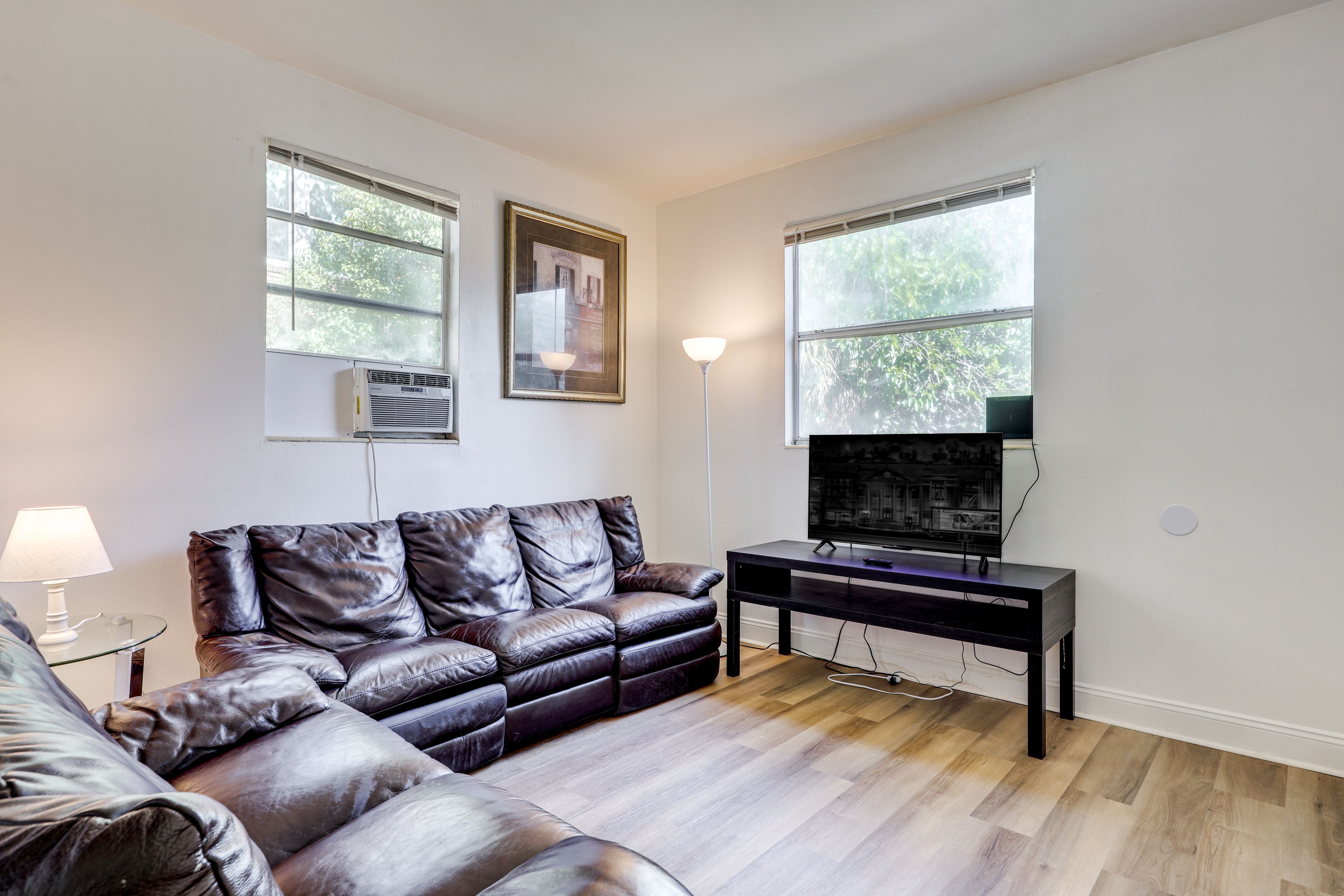 Jacksonville Vacation Rental | 1BR | 1BA | 800 Sq Ft | 4 Stairs Required