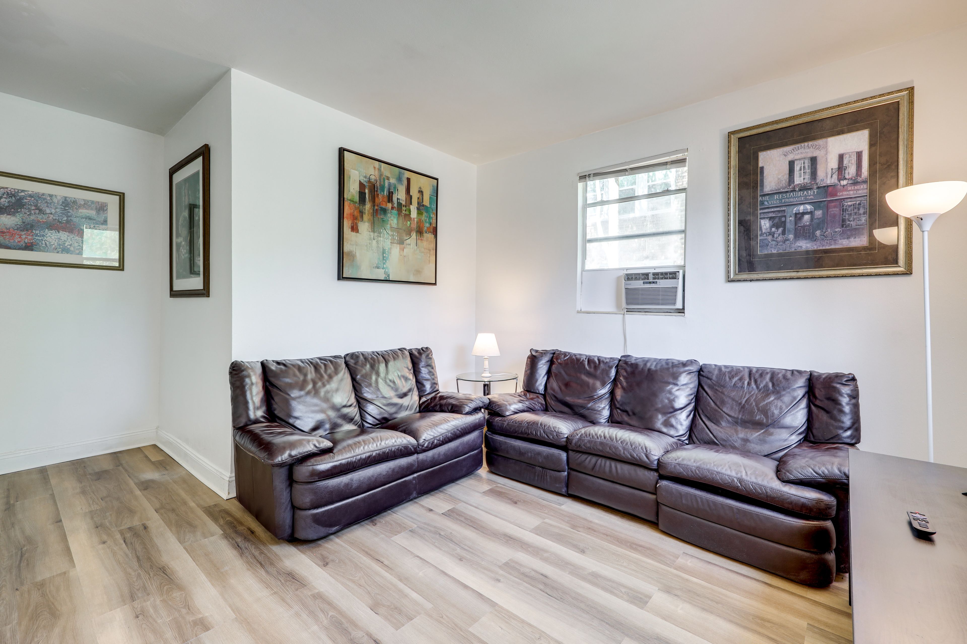 Living Room | Smart TV
