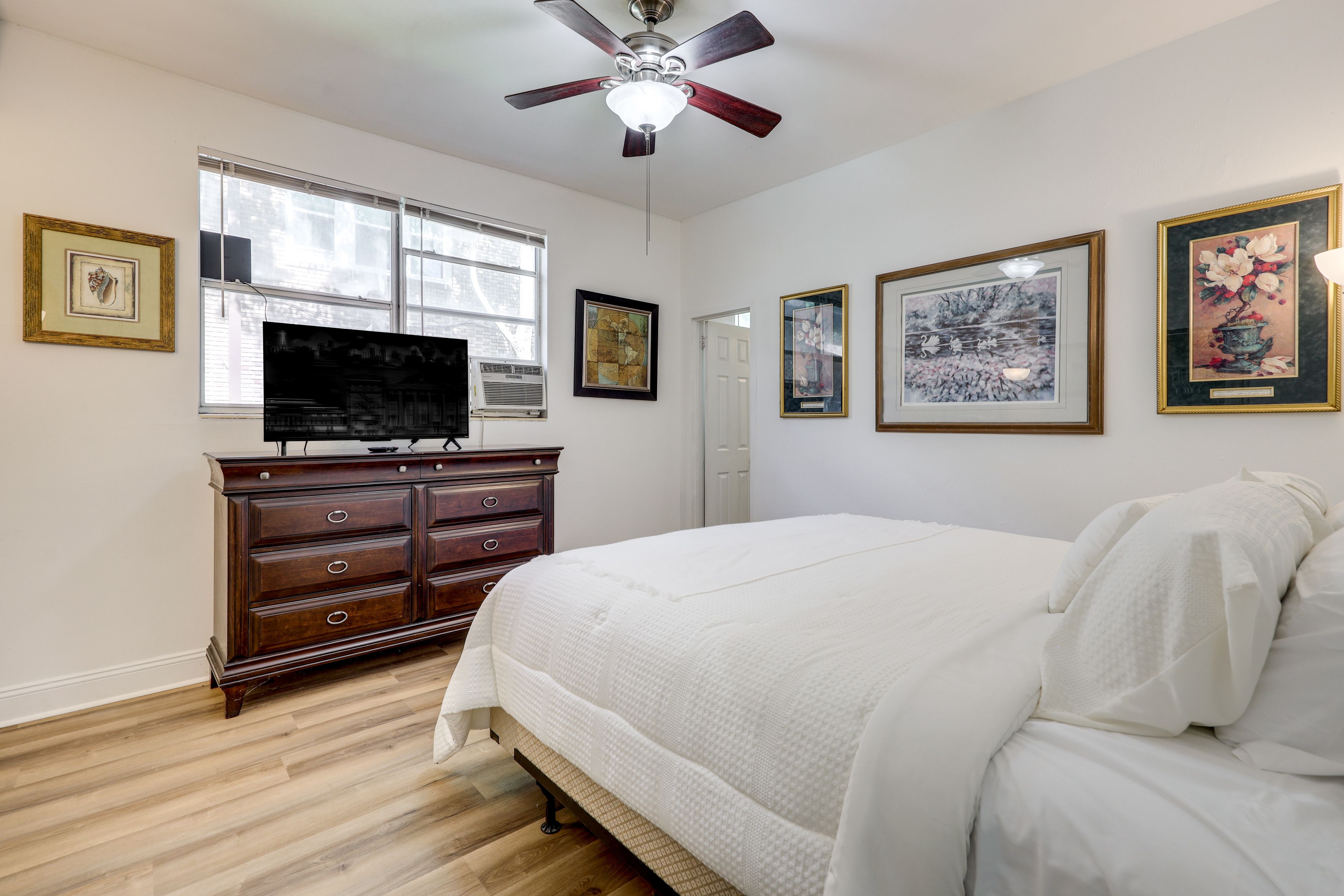 Bedroom | King Bed | Linens Provided | Smart TV