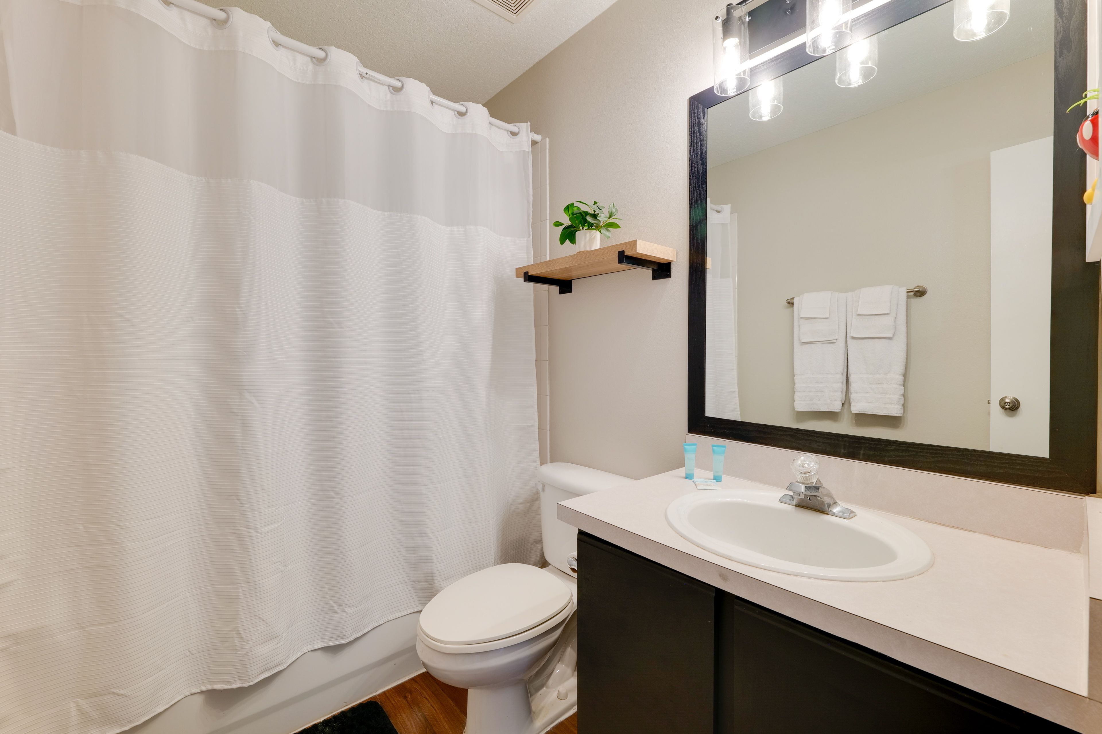 Full Bathroom