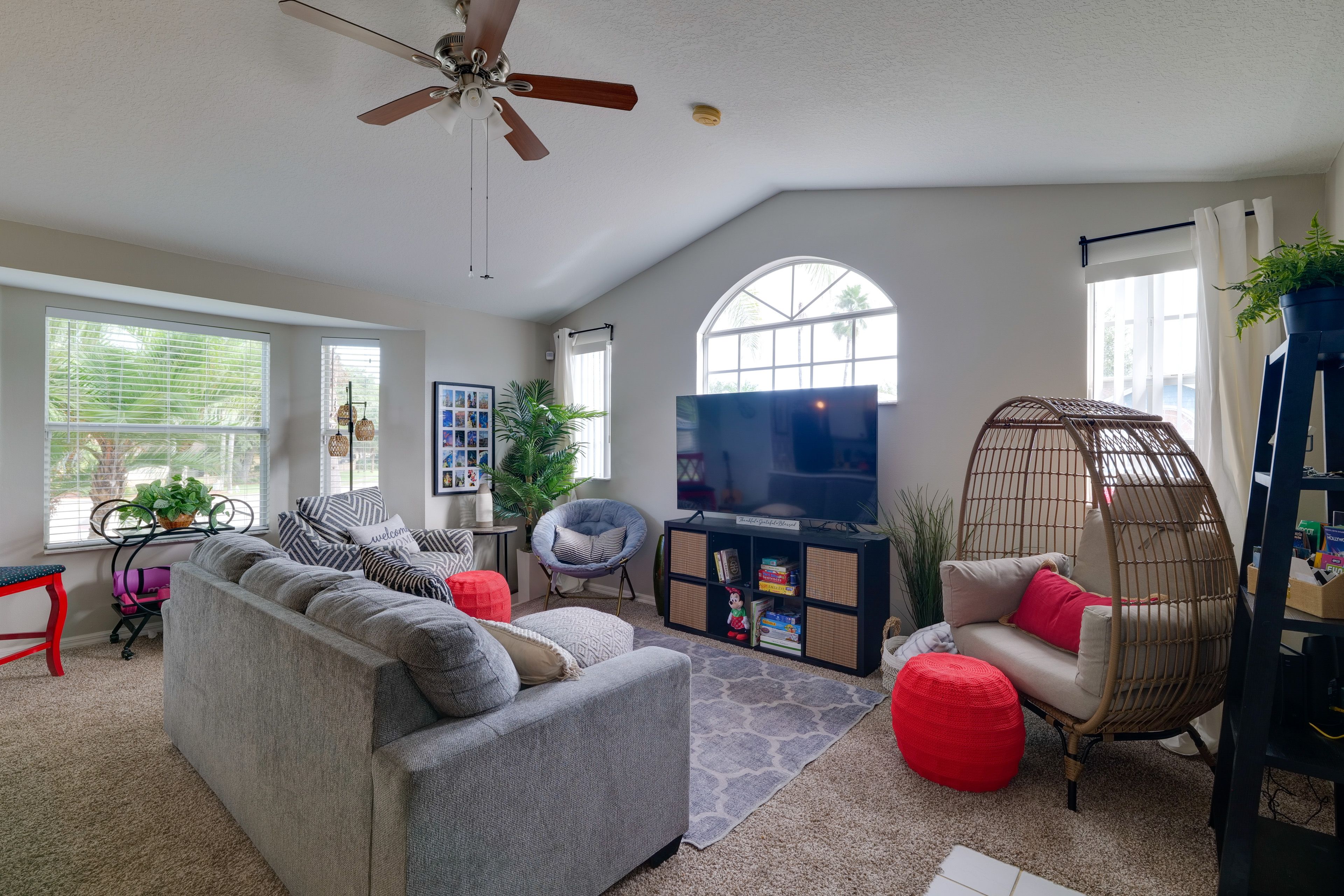 Living Room | Sleeper Sofa | Flat-Screen TV | Central Heating & A/C | Free WiFi