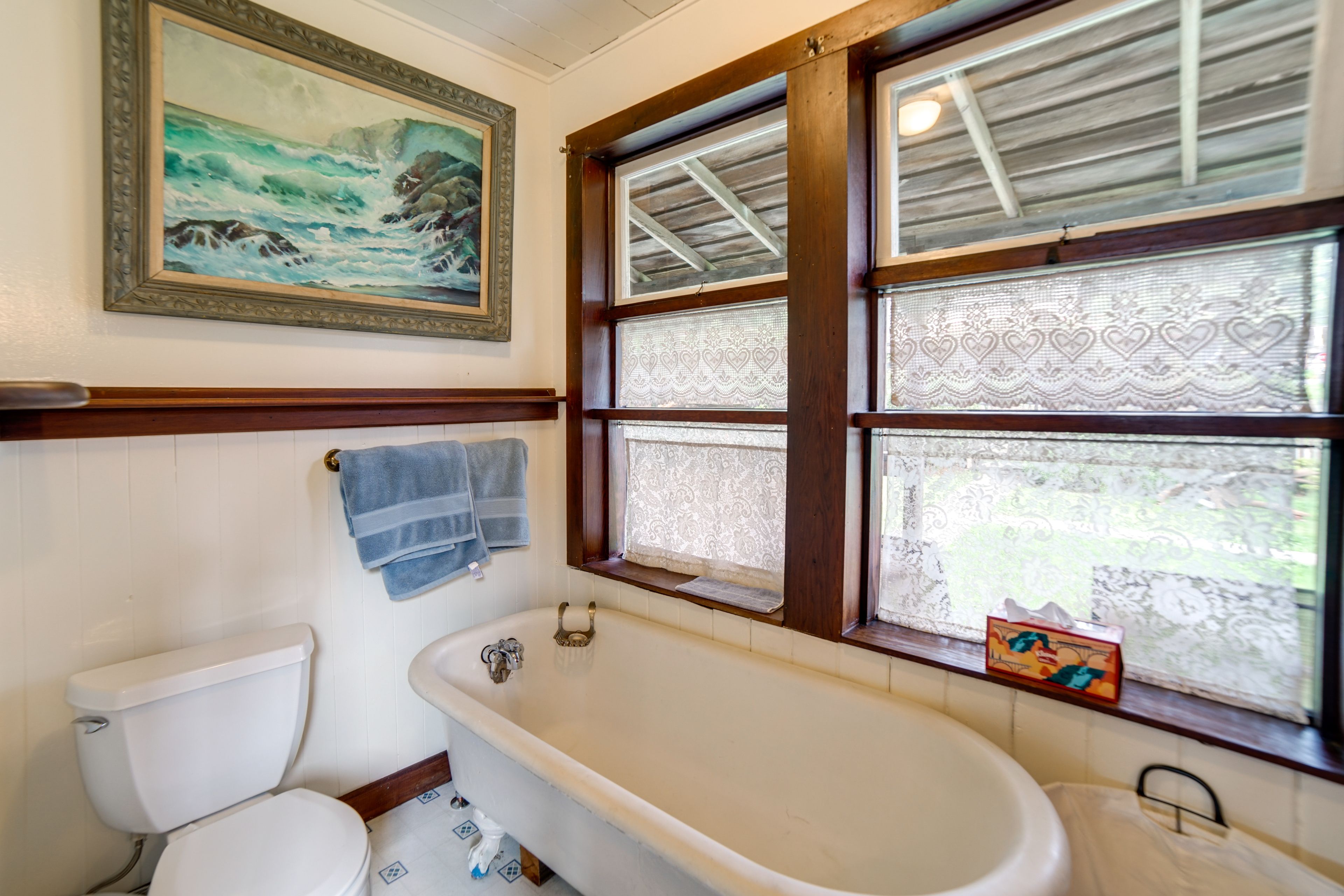 Full Bath | Complimentary Toiletries | Towels Provided | 1st Floor