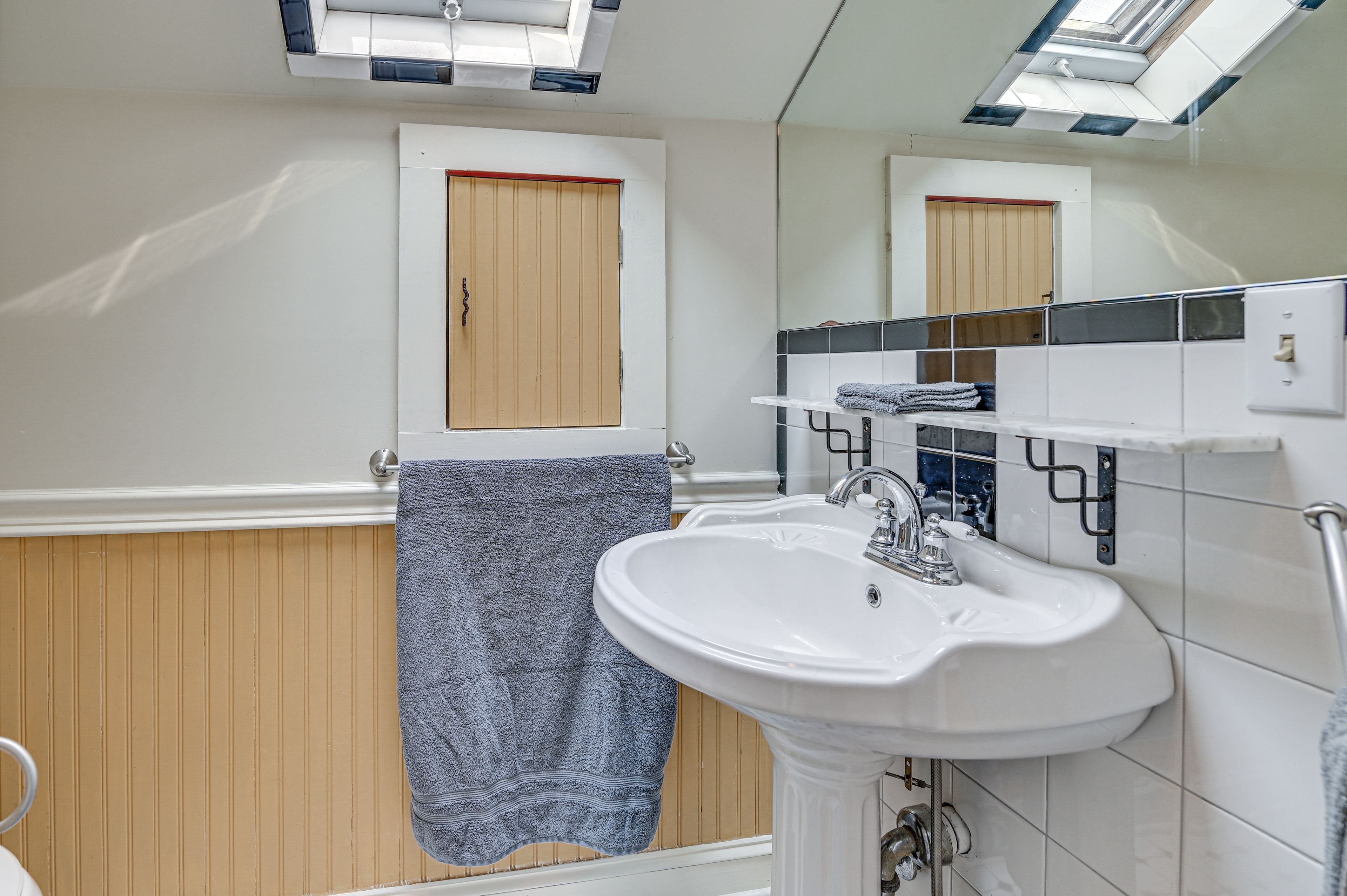 Bathroom | Shower | Towels Provided