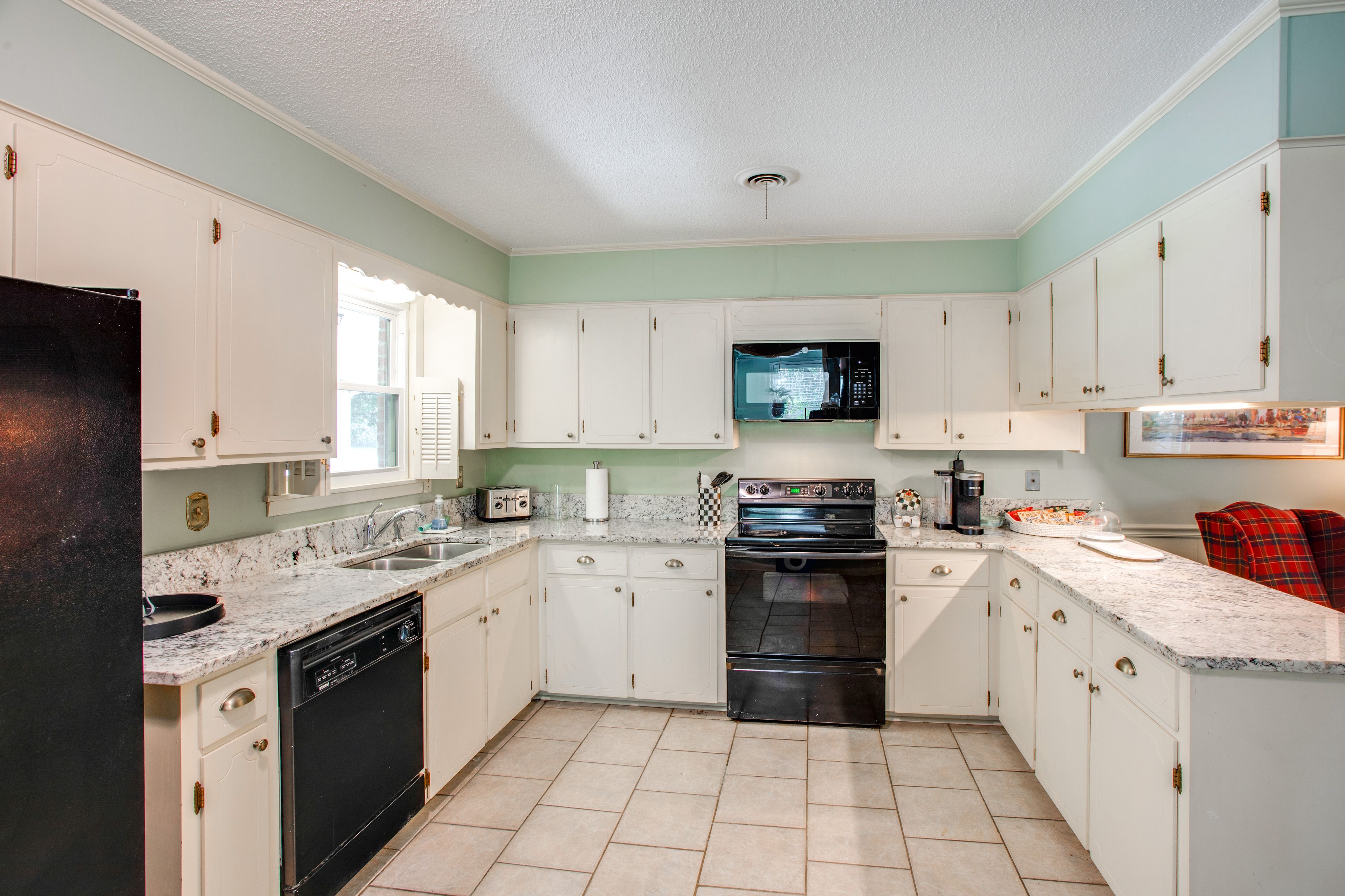 Kitchen | Toaster | Keurig Coffee Maker (Coffee Provided) | Cooking Basics