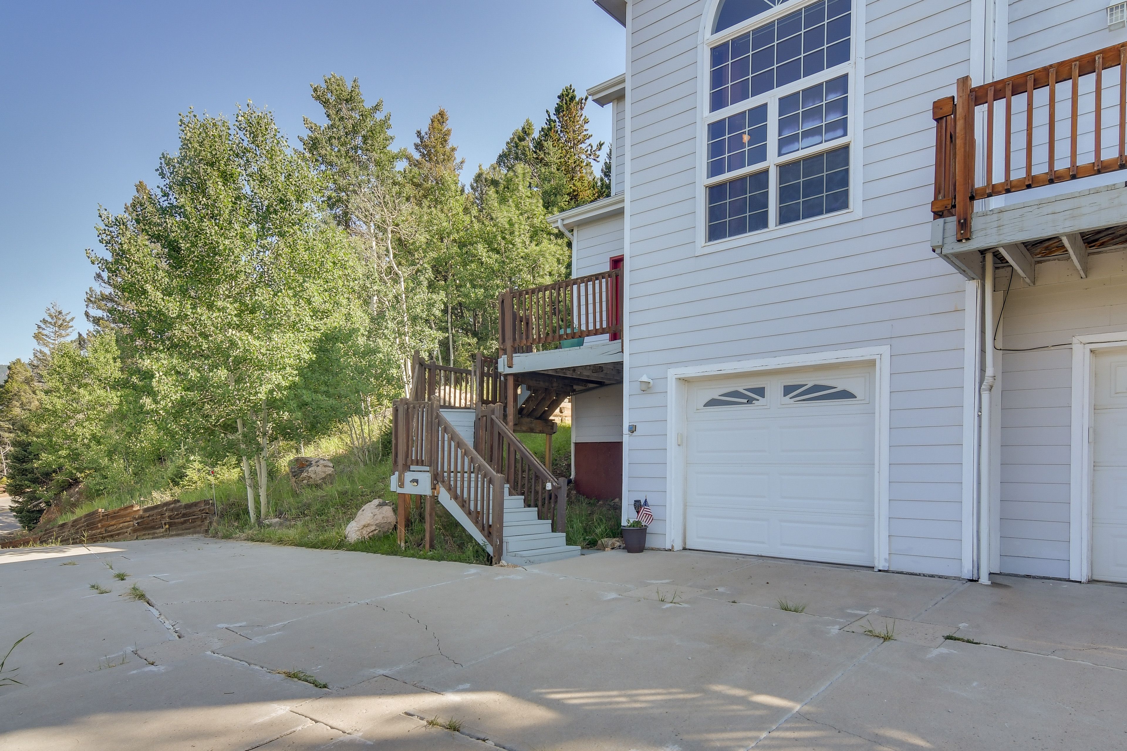 Parking | Garage (2 Vehicles) | Driveway (2 Vehicles)