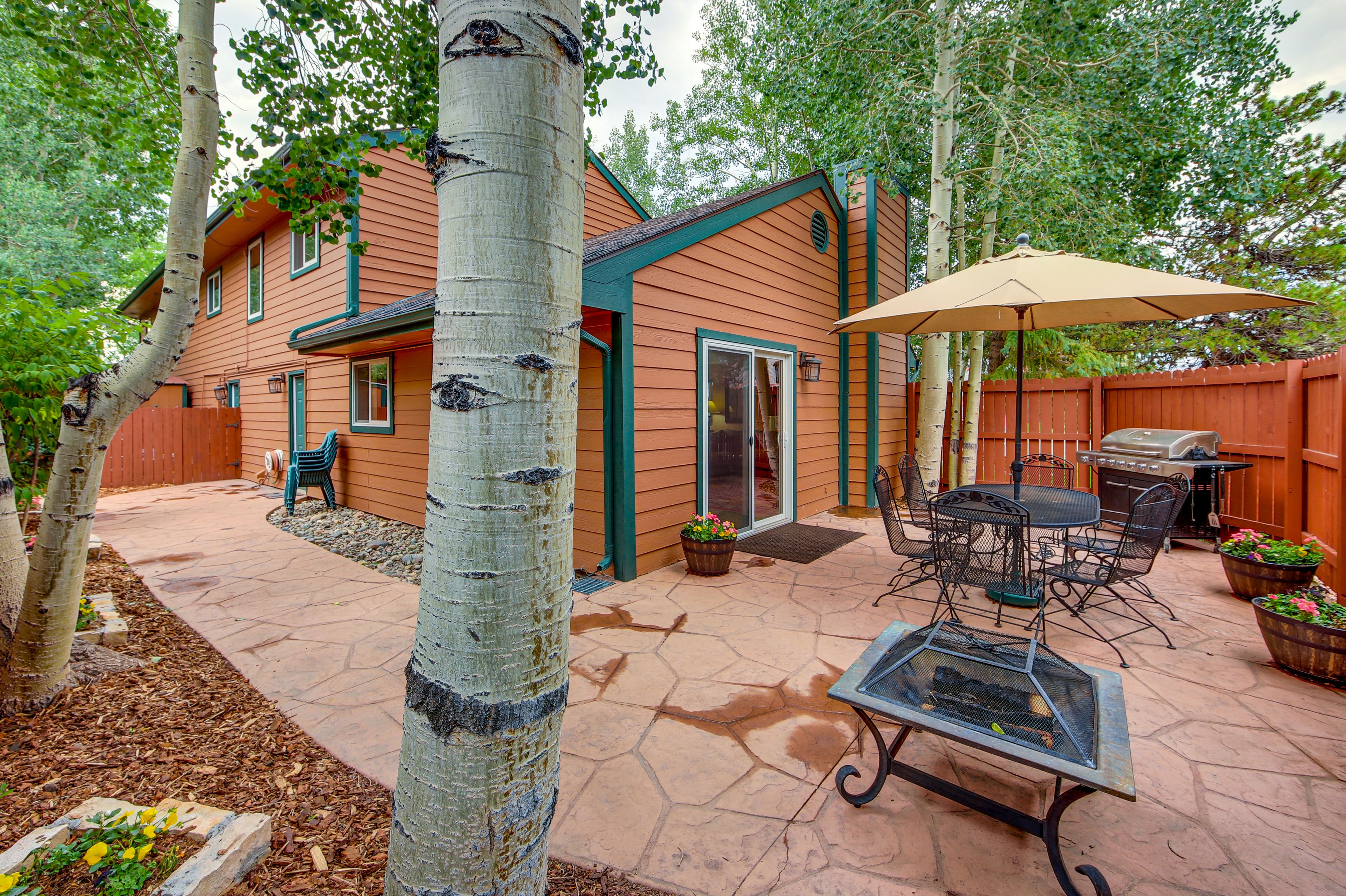 Backyard | Gas Grill | Fire Pit Unavailable