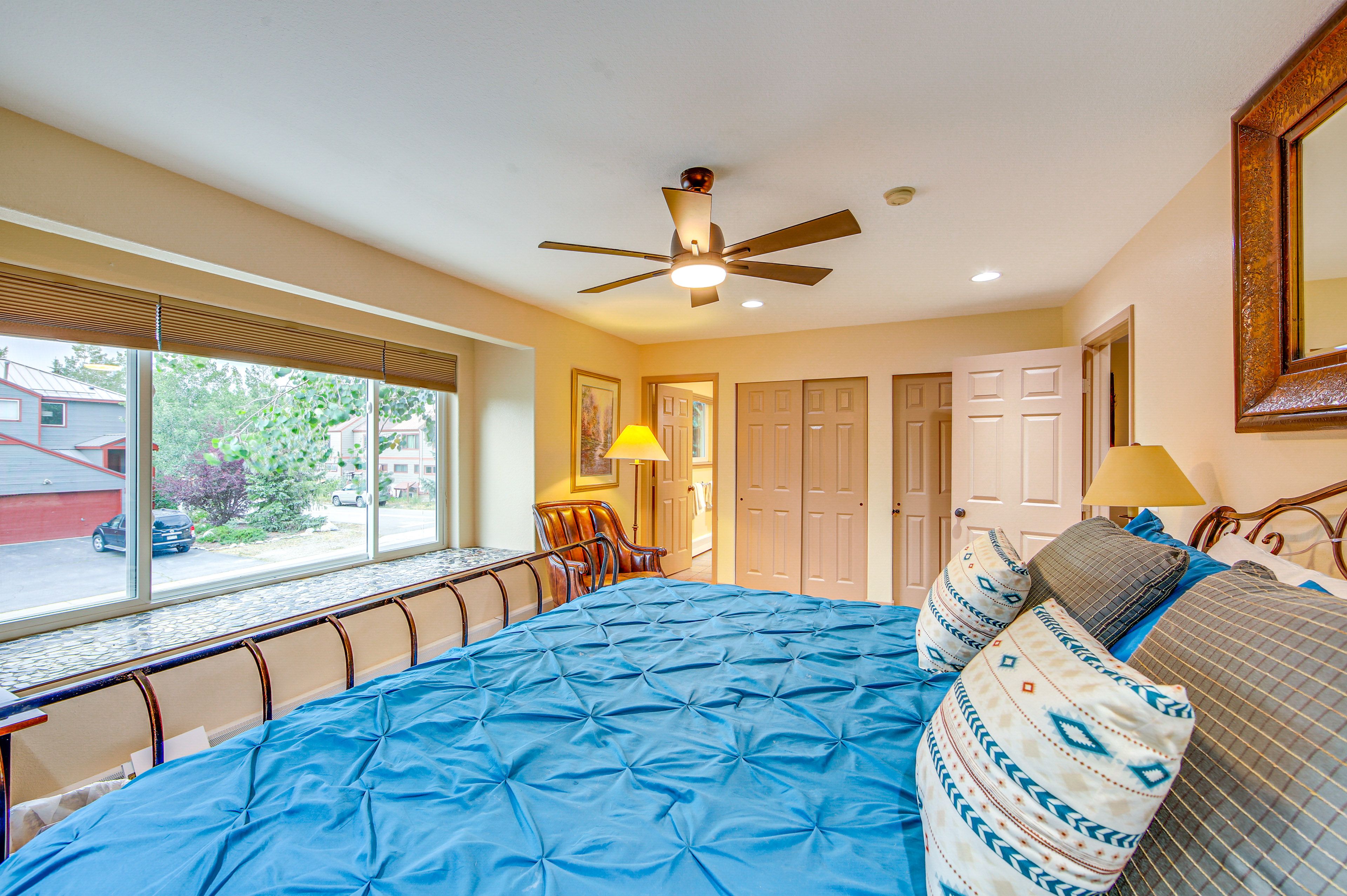 Bedroom 2 | King Bed | Upper Floor