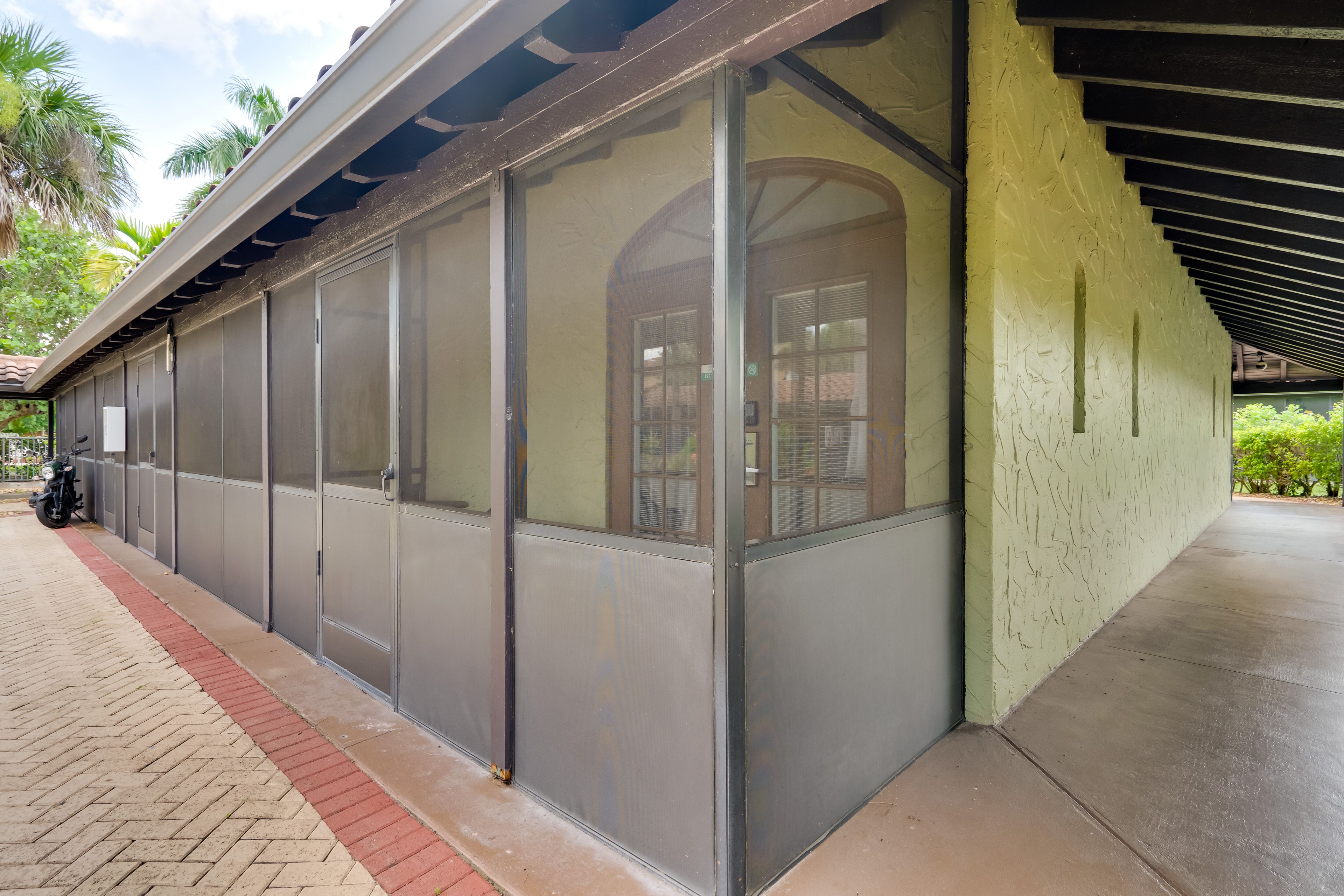 Building Exterior | Parking | Community Parking Lot (1 Vehicle)