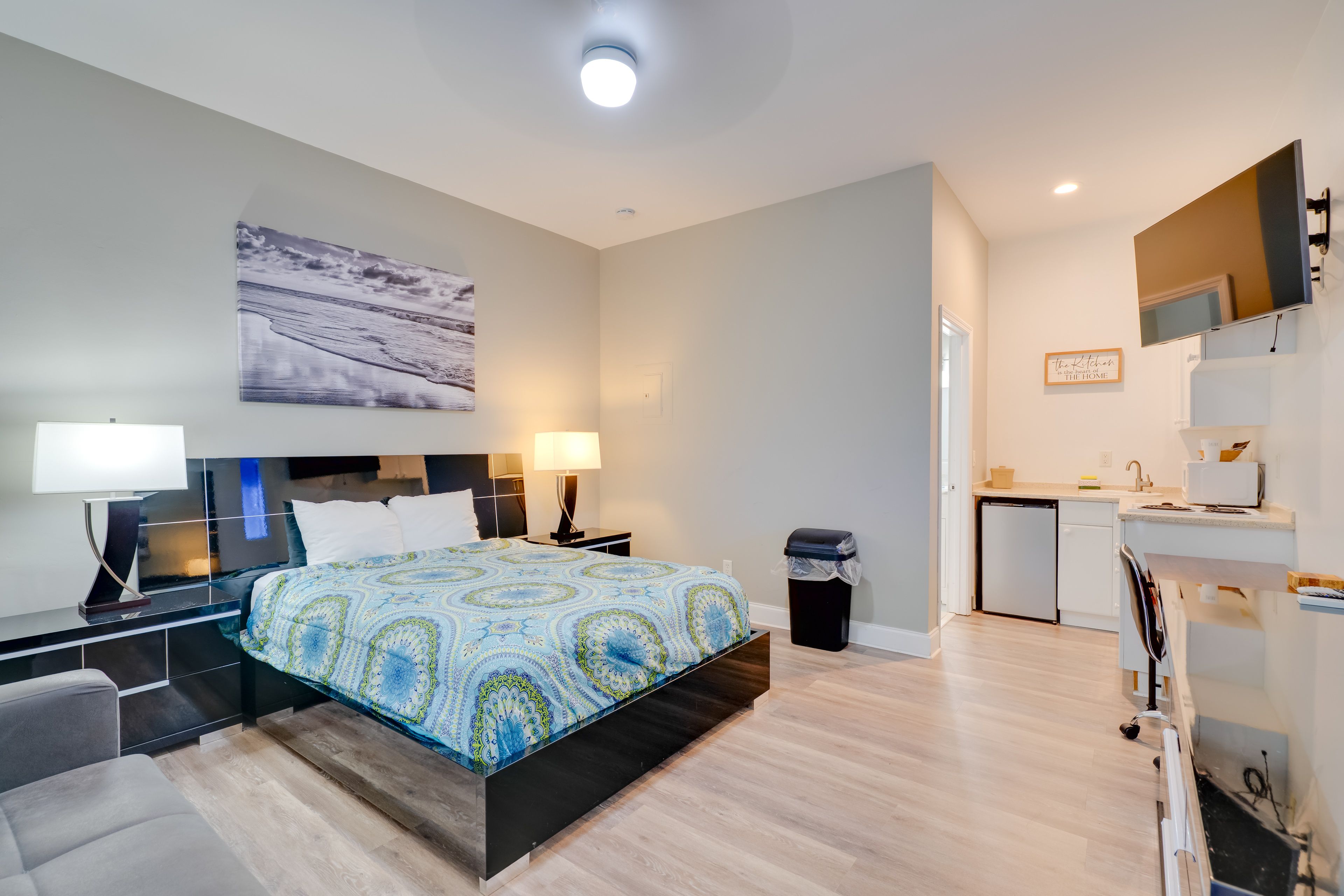 Naples Vacation Rental | Studio | 1BA | Step-Free Entry | 300 Sq Ft
