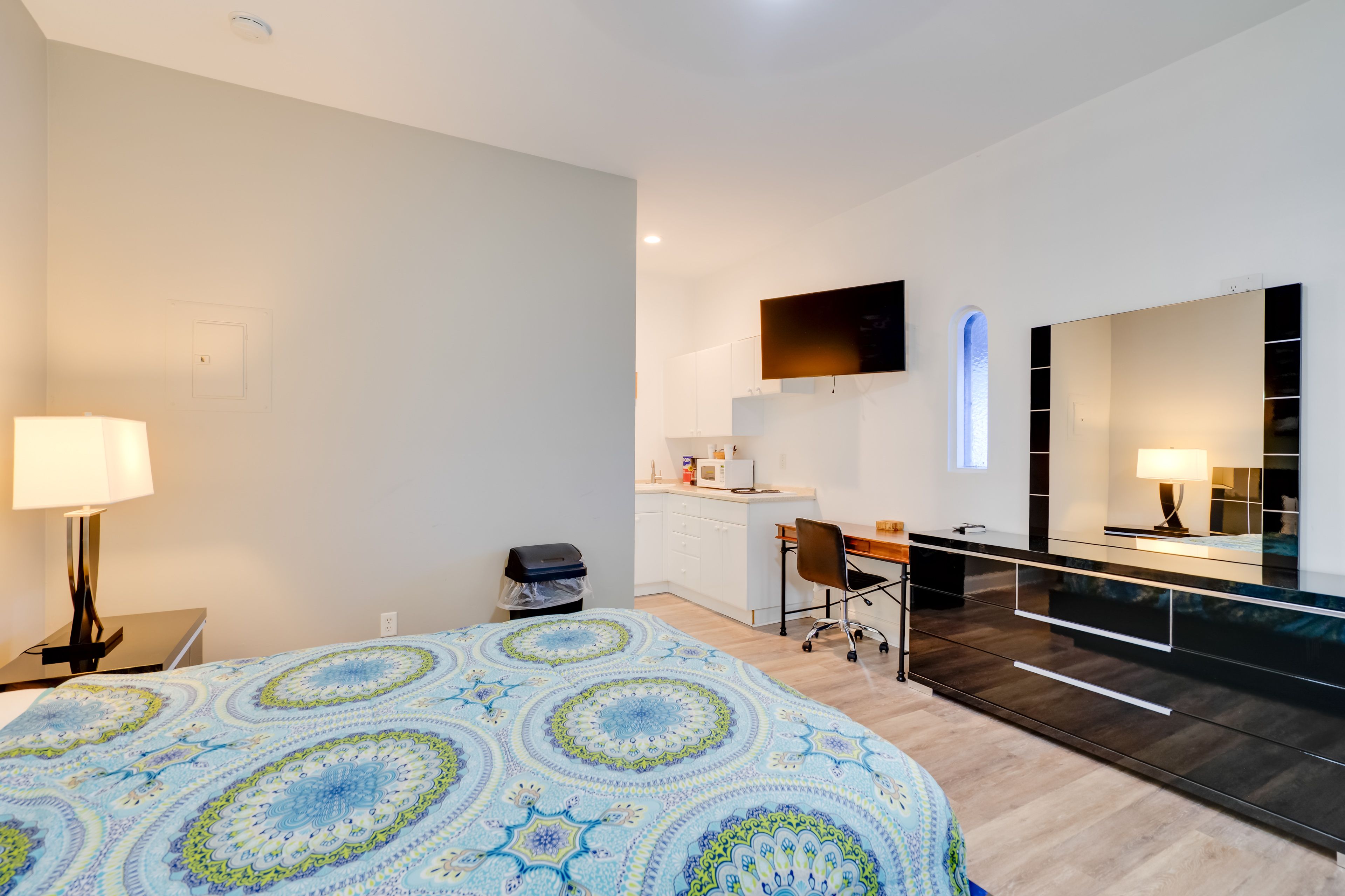 Studio | Queen Bed | Free WiFi | Window A/C Unit | Central Heat