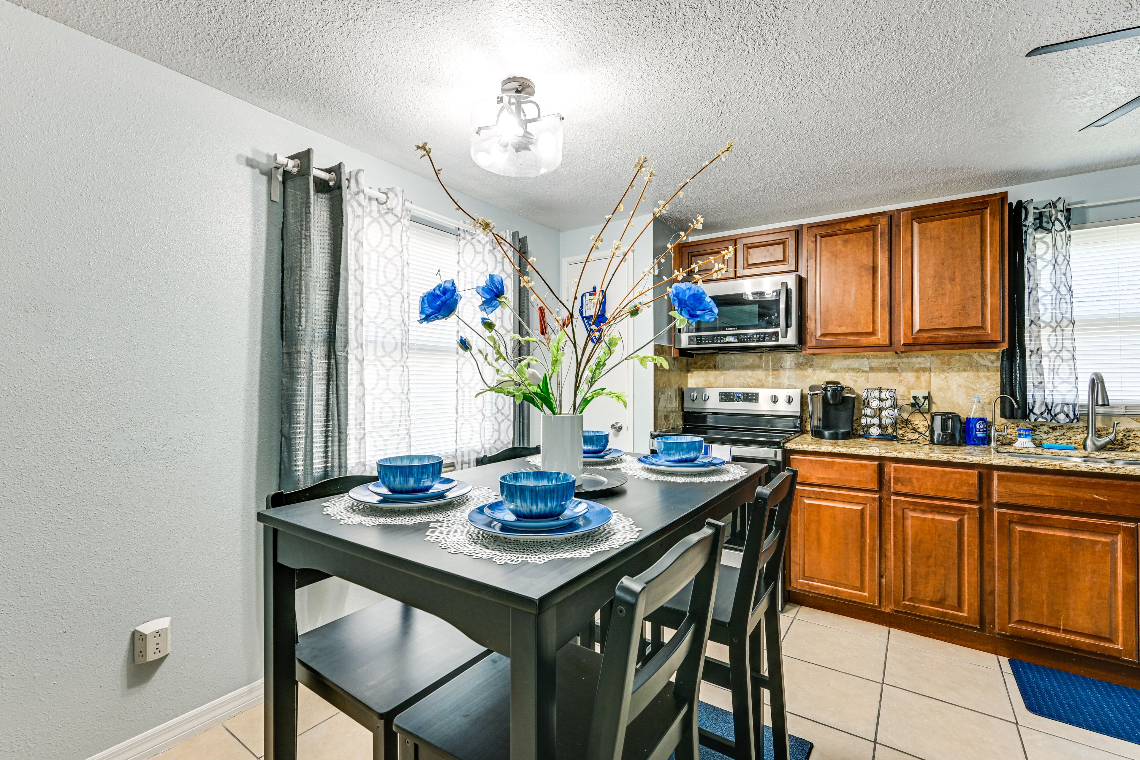 Dining Area | Dining Table