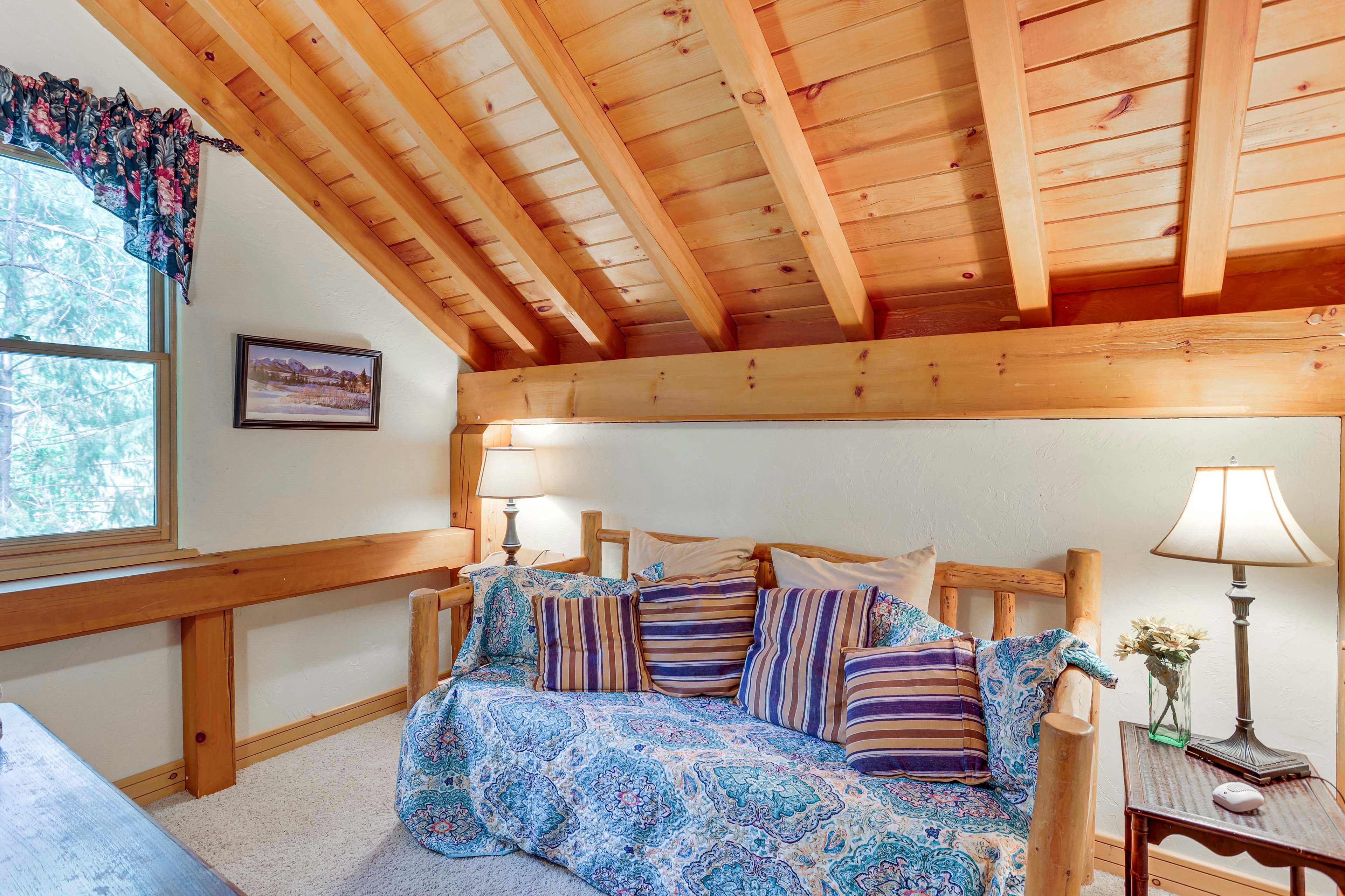 Bedroom 5 | 3rd Floor | Twin Daybed w/ Twin Trundle
