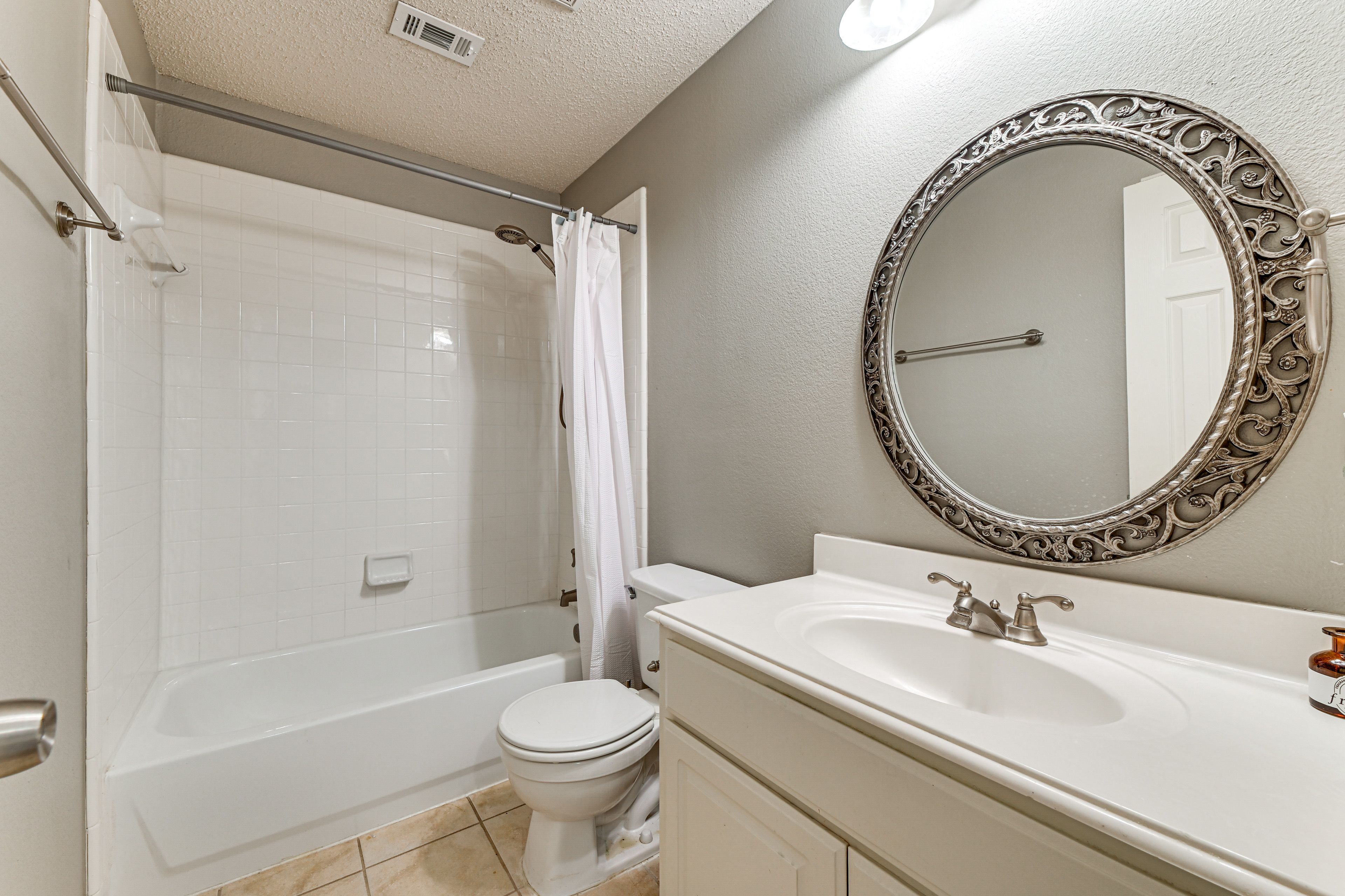 Full Bathroom | 2nd Floor
