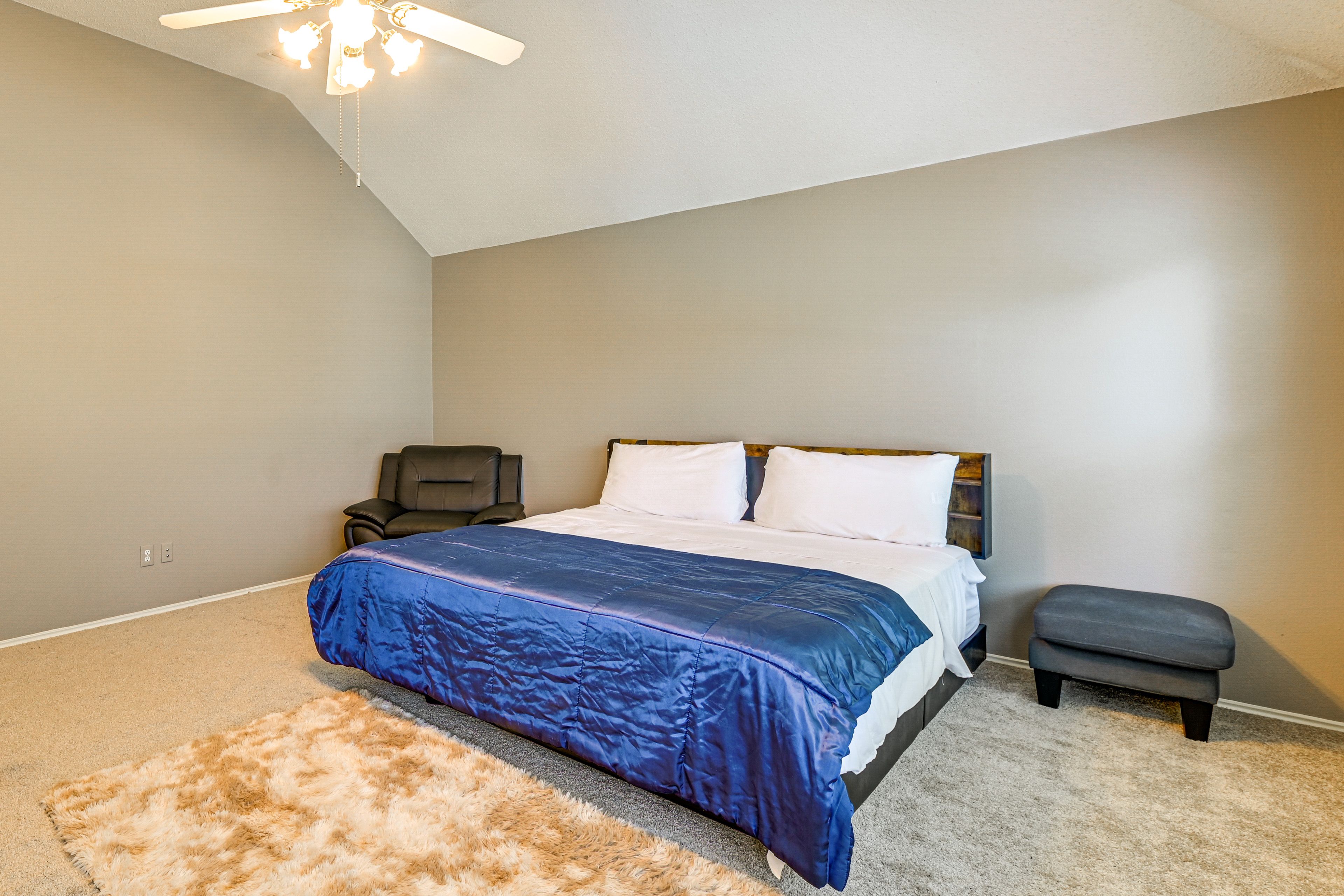 Bedroom 1 | King Bed | 2nd Floor | En-Suite Bathroom