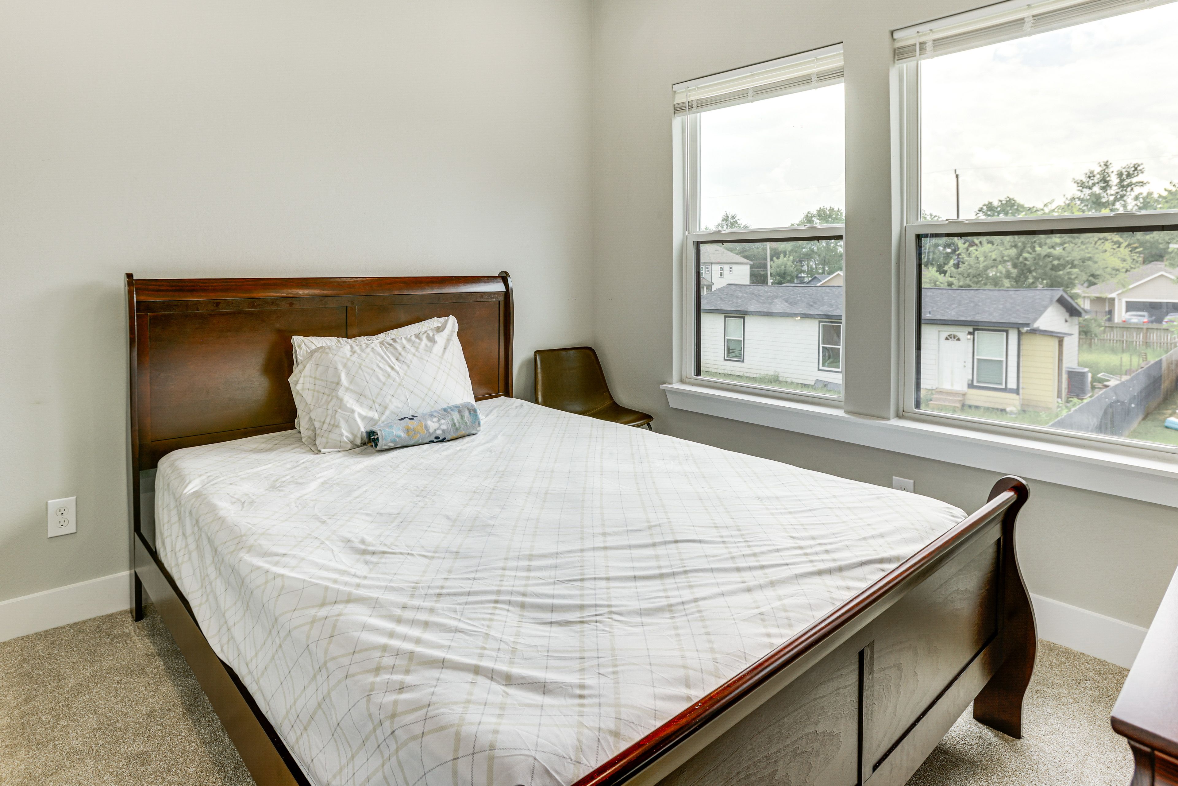 Bedroom 1 | 2nd Floor | Queen Bed | Smart TV