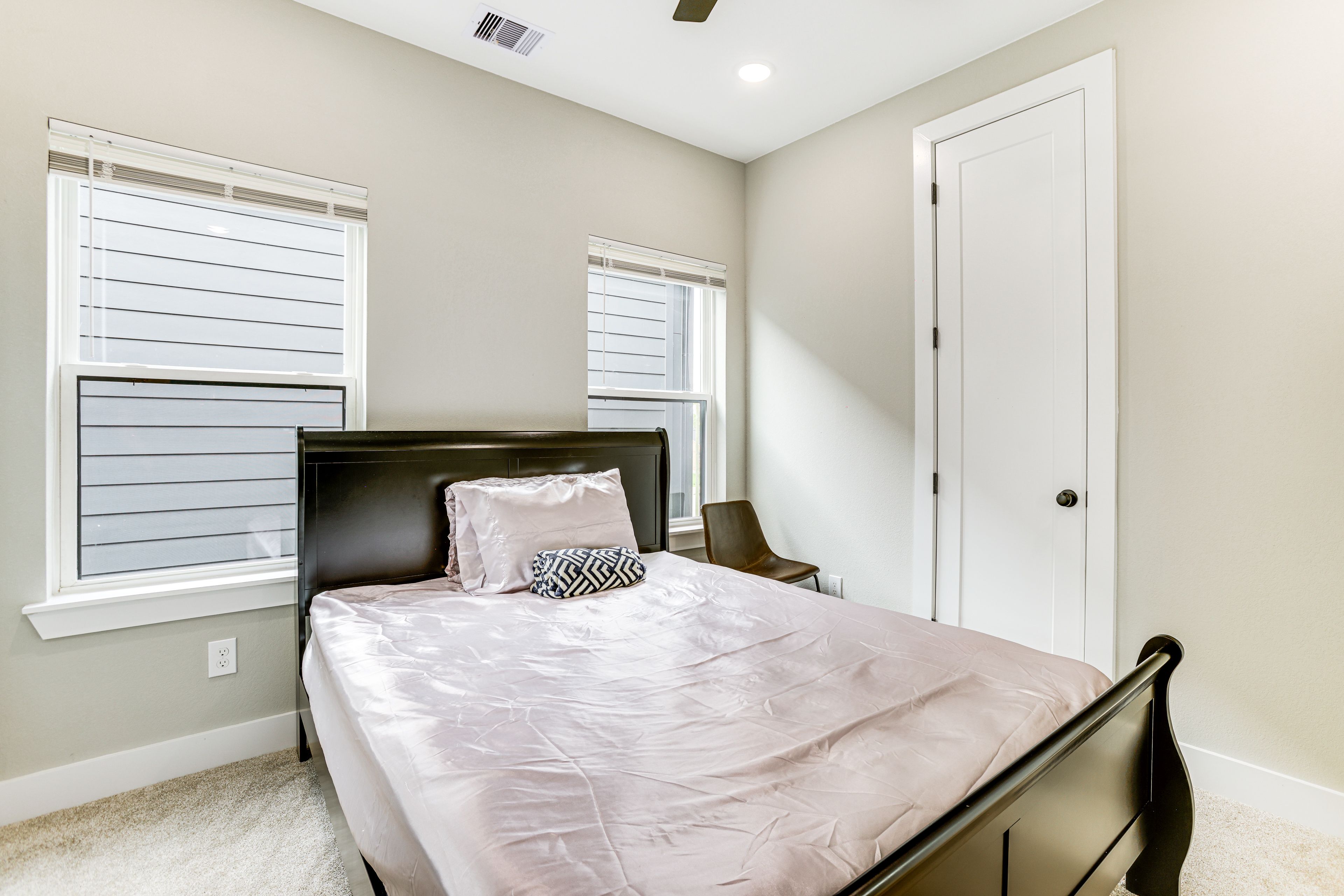 Bedroom 2 | 2nd Floor | Queen Bed | Smart TV