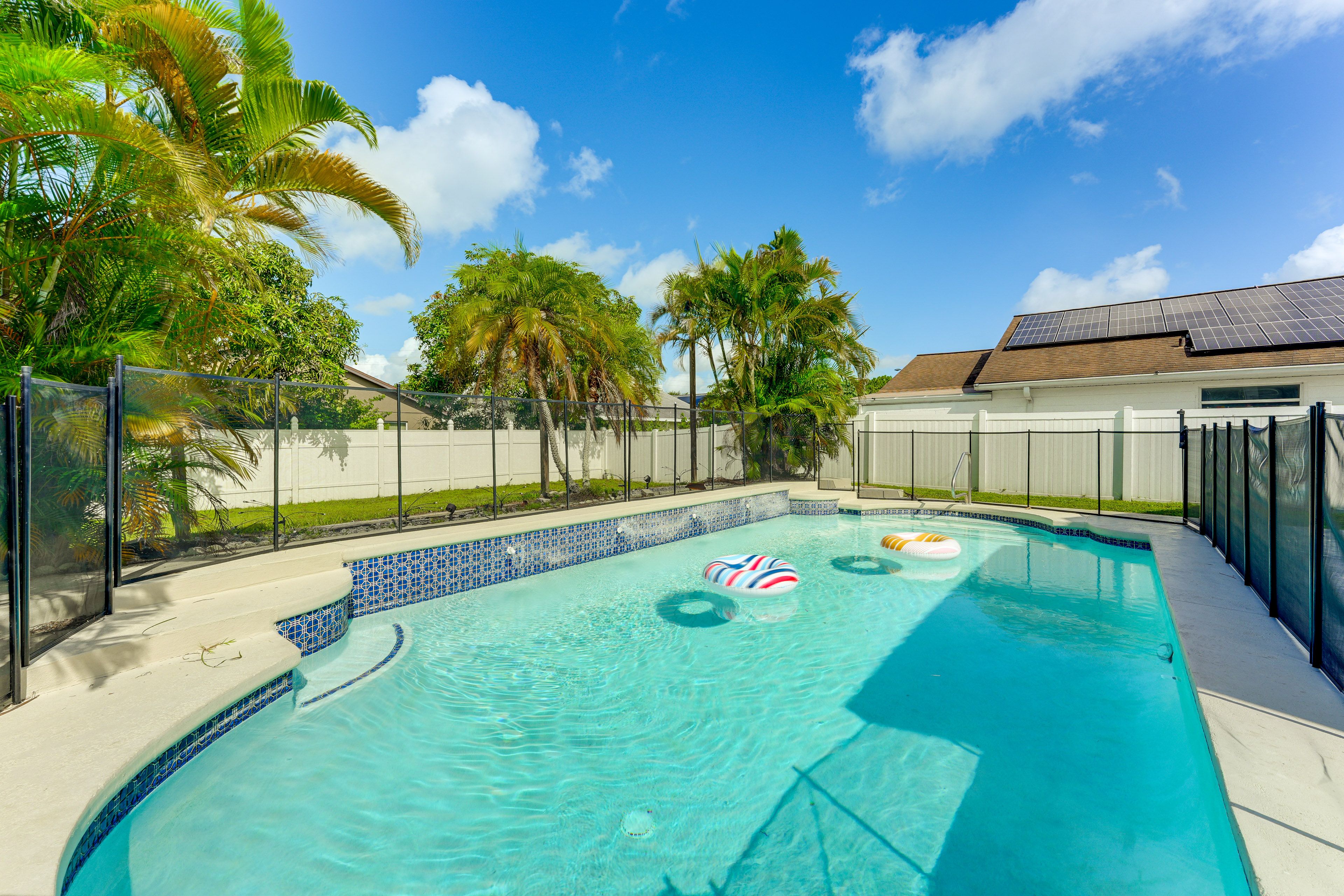 Kissimmee Vacation Rental | 3BR | 2.5BA | 1,706 Sq Ft | 1 Step to Enter