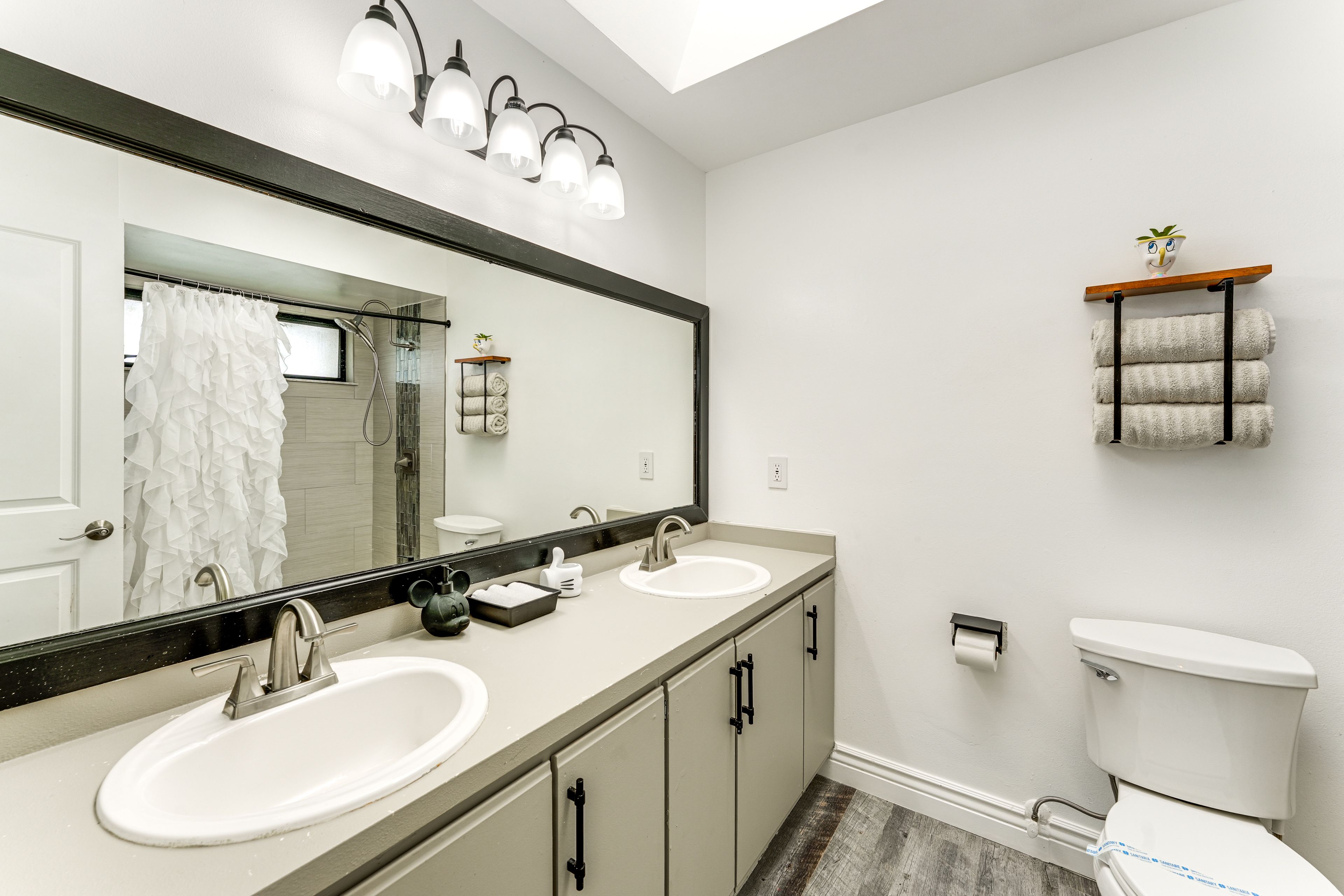 Full Bathroom | 1st Floor
