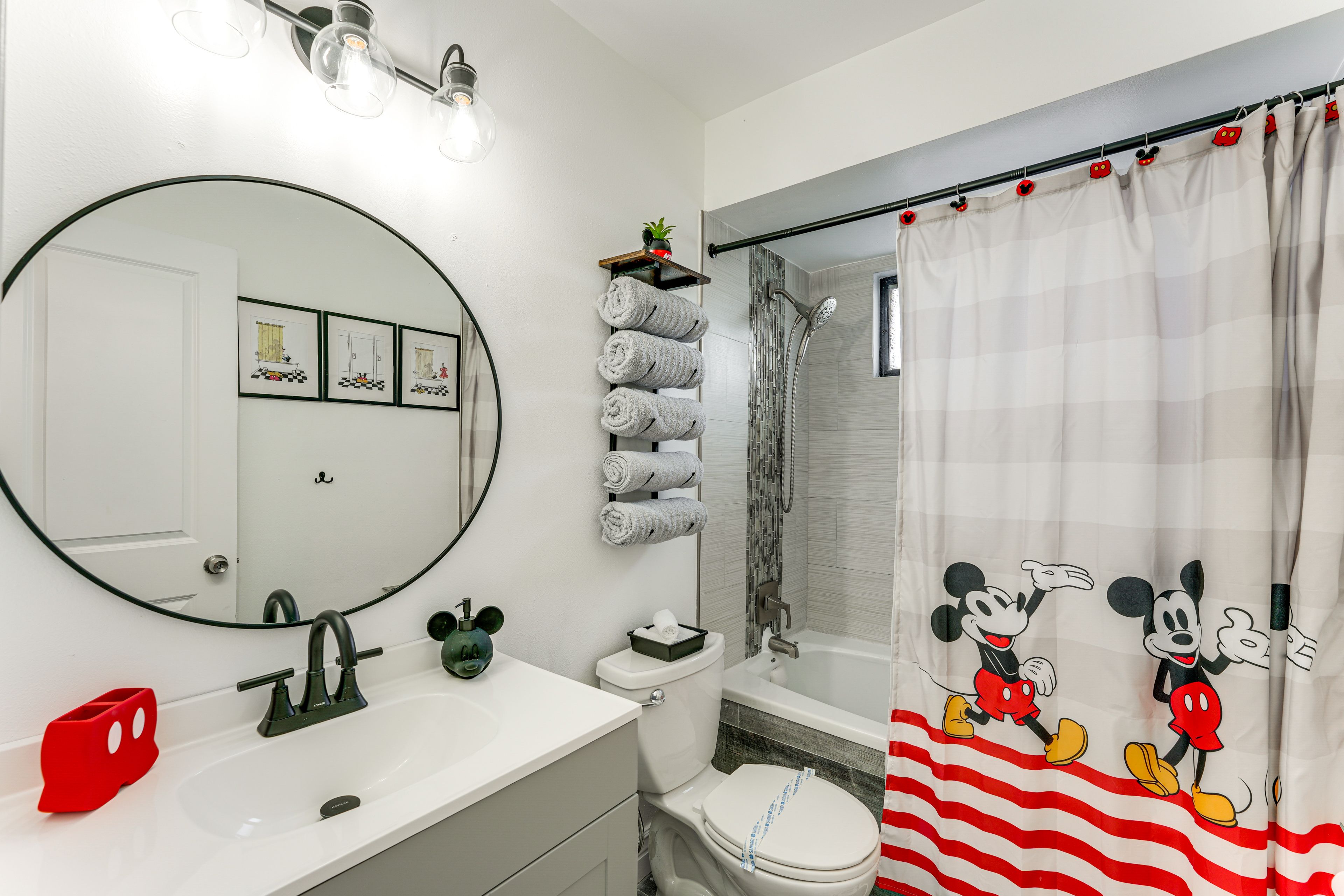 Full Bathroom | 2nd Floor
