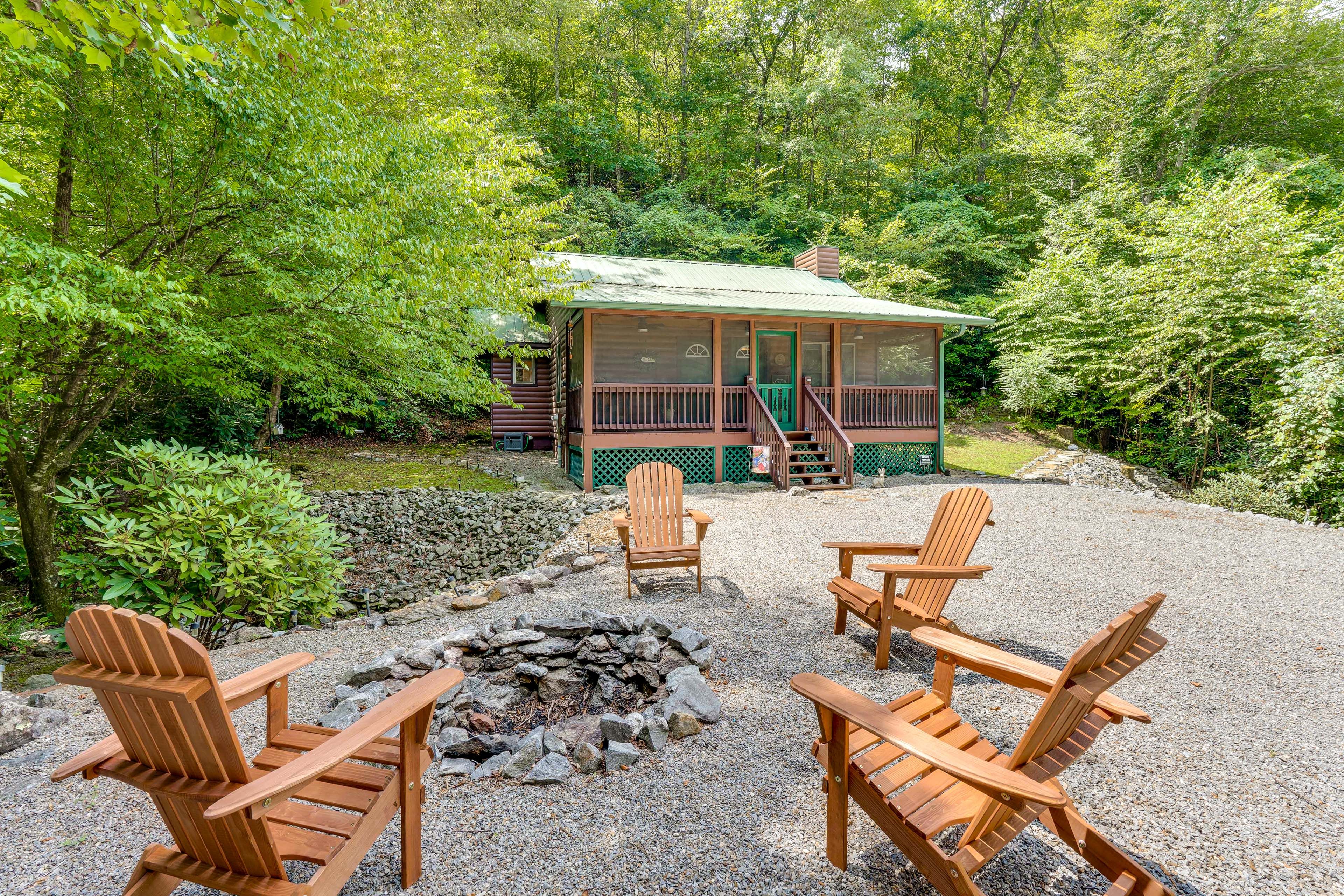 Marble Vacation Rental | 2BR | 2BA | Steps Required | 980 Sq Ft