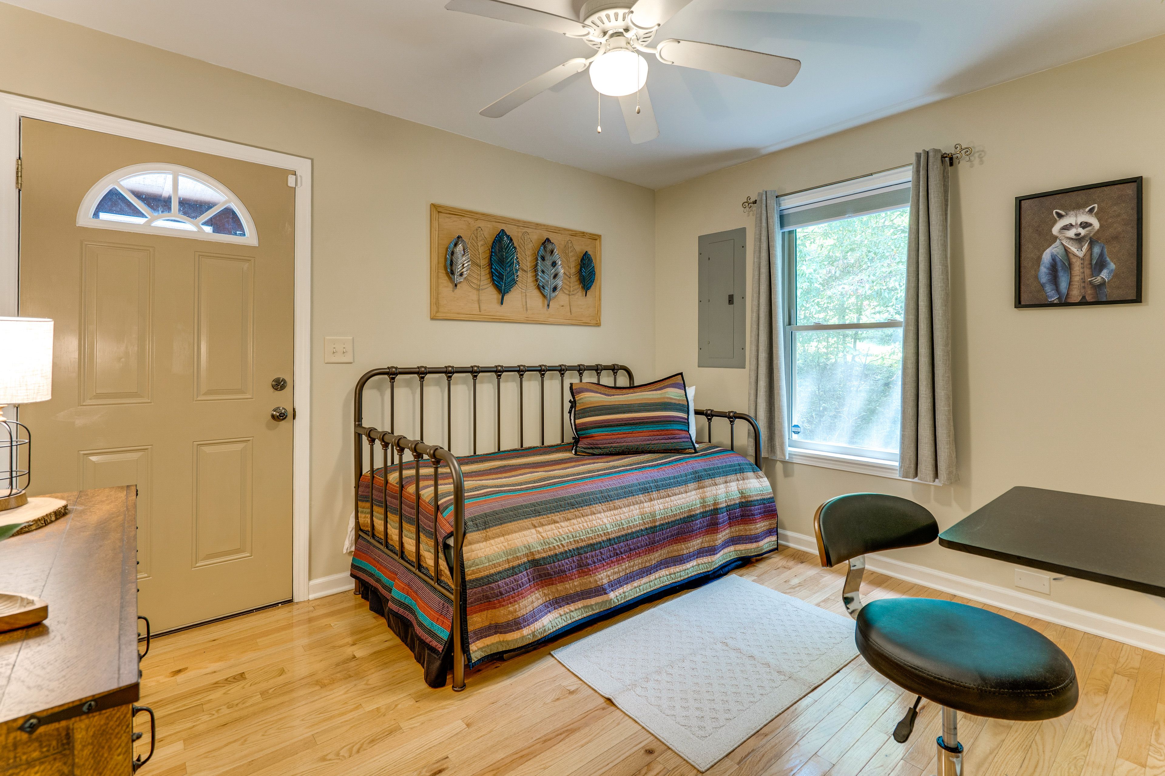 Bedroom 2 | Twin Daybed w/ Twin Trundle