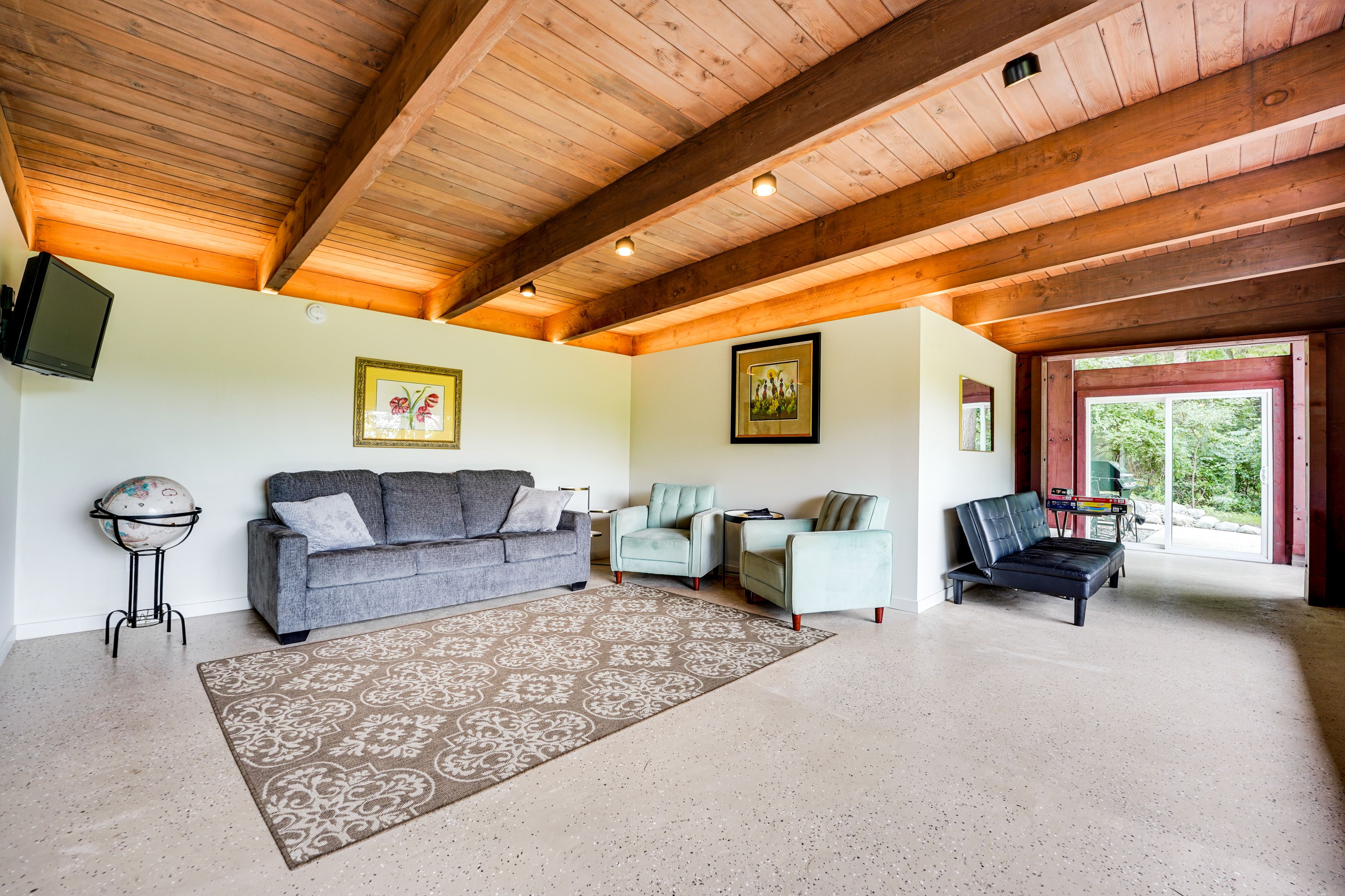 Living Room | Single-Story Home | Queen Sleeper Sofa