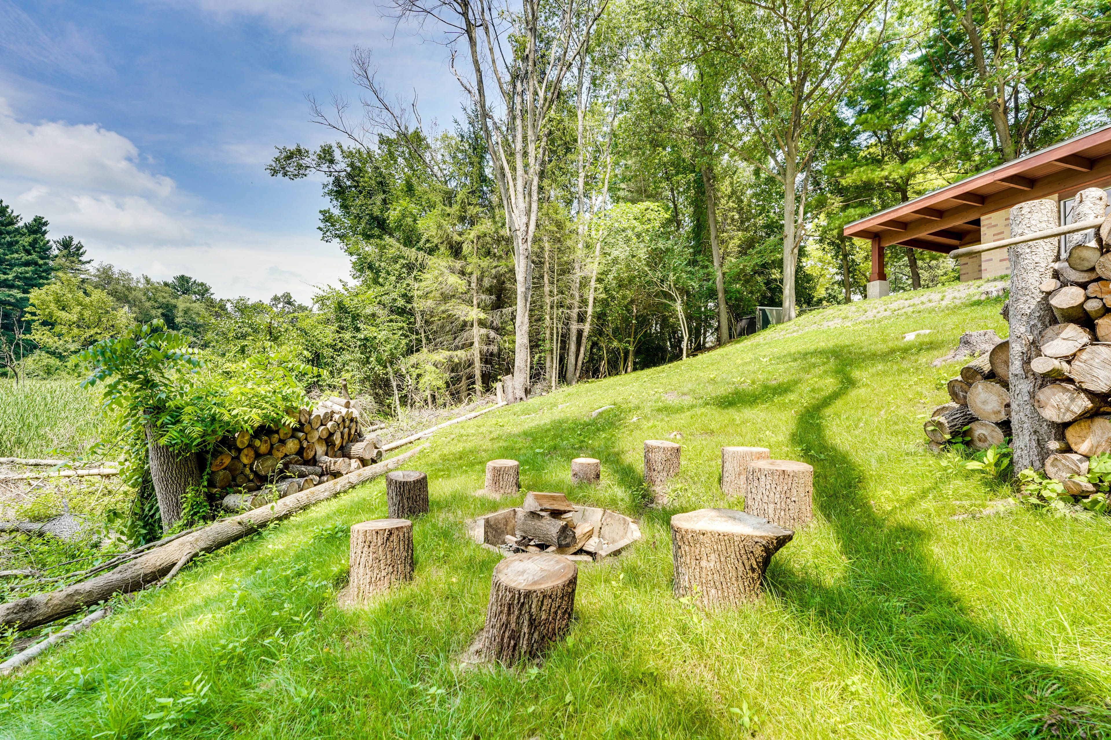 Private Yard | Fire Pit | Peaceful Surroundings
