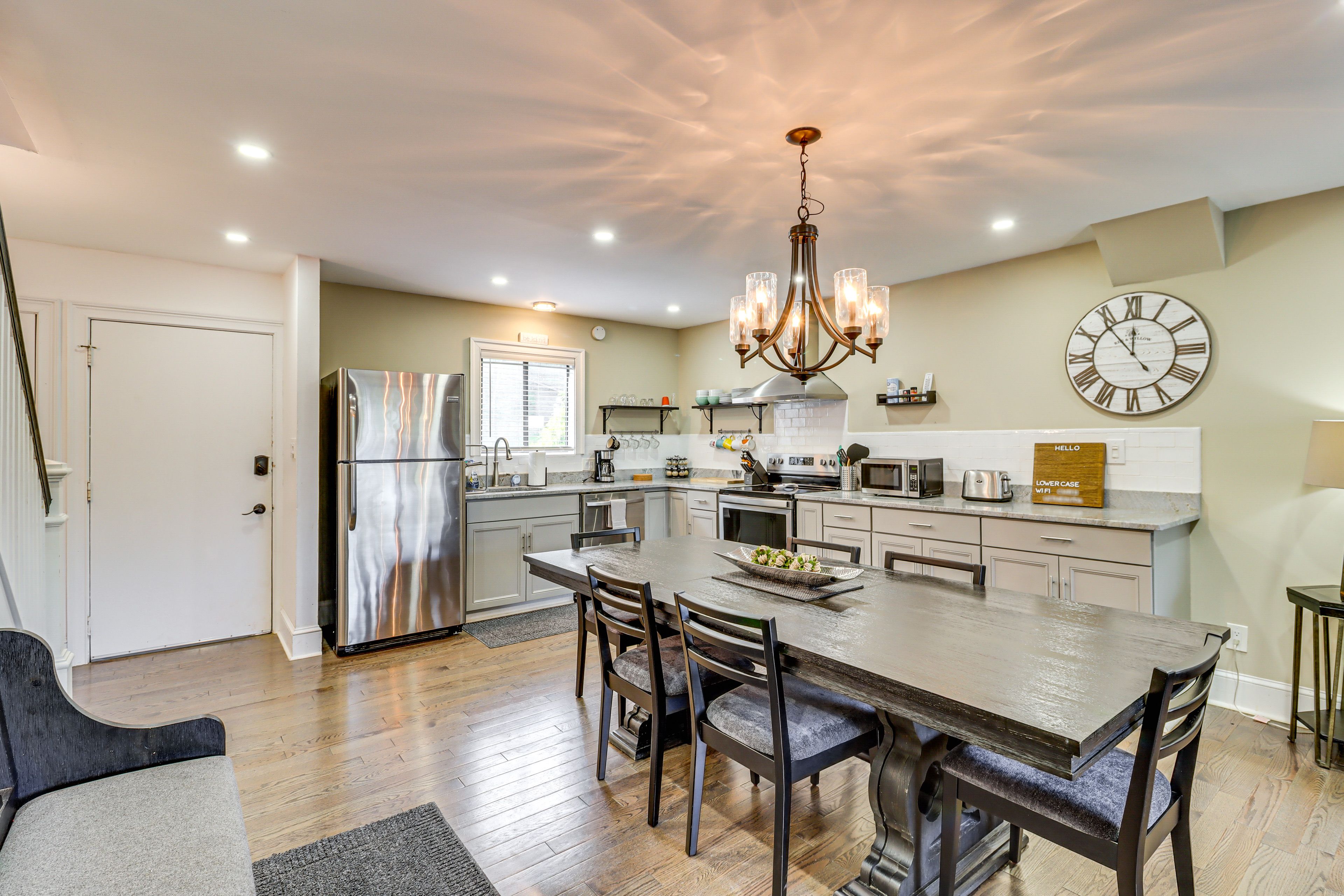Kitchen & Dining Area