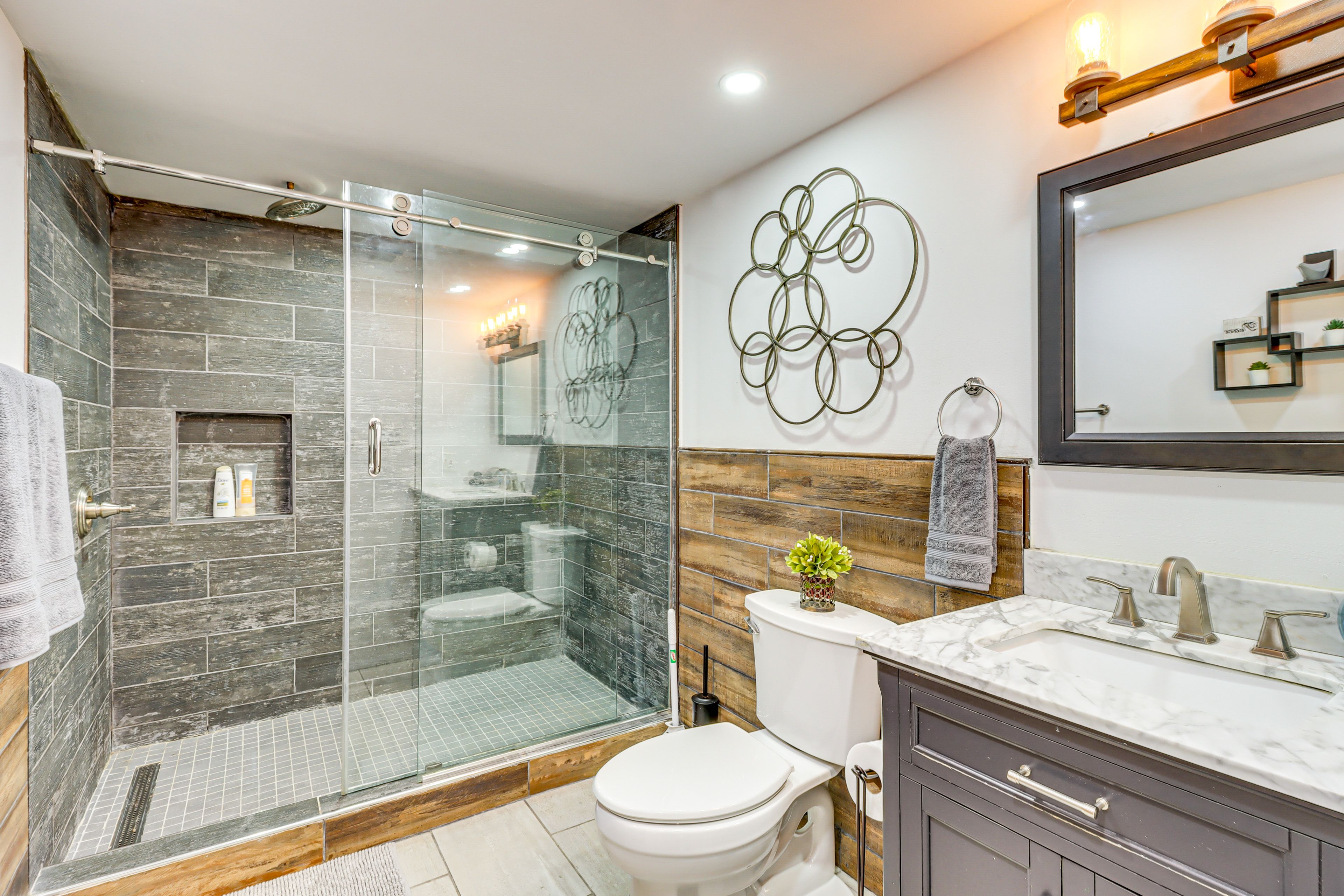 Full Bathroom | Basement Floor